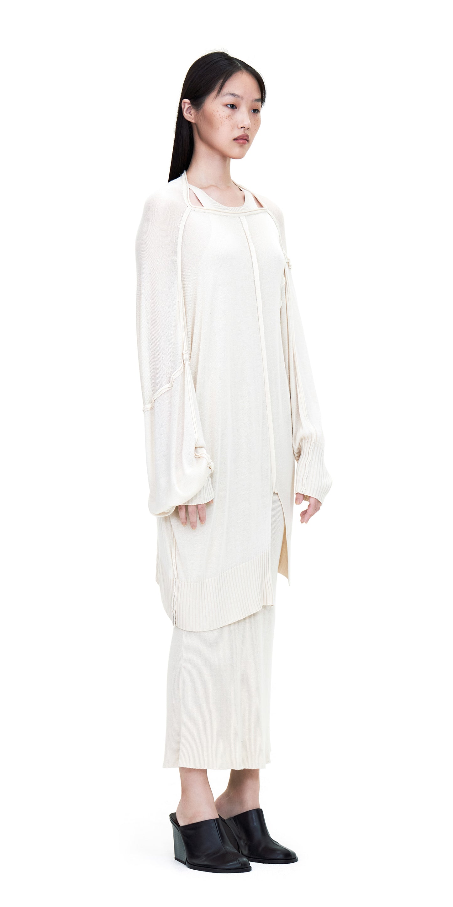 OFF-WHITE LONG SLEEVE OVERSIZED ASYMMETRIC CUTTING KNIT TOP