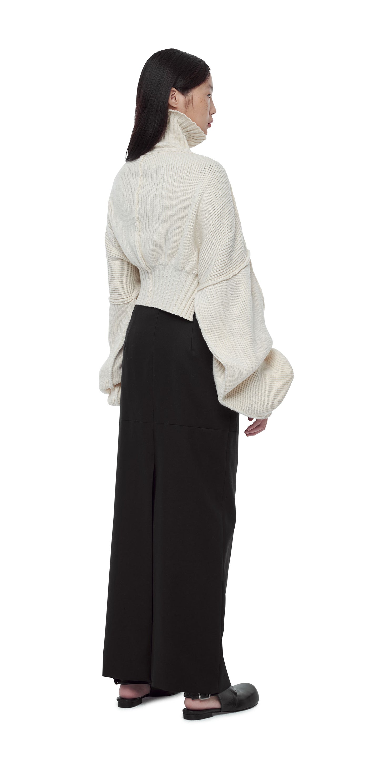 WHITE OVERSIZED KNIT SHORT TURTLENECK