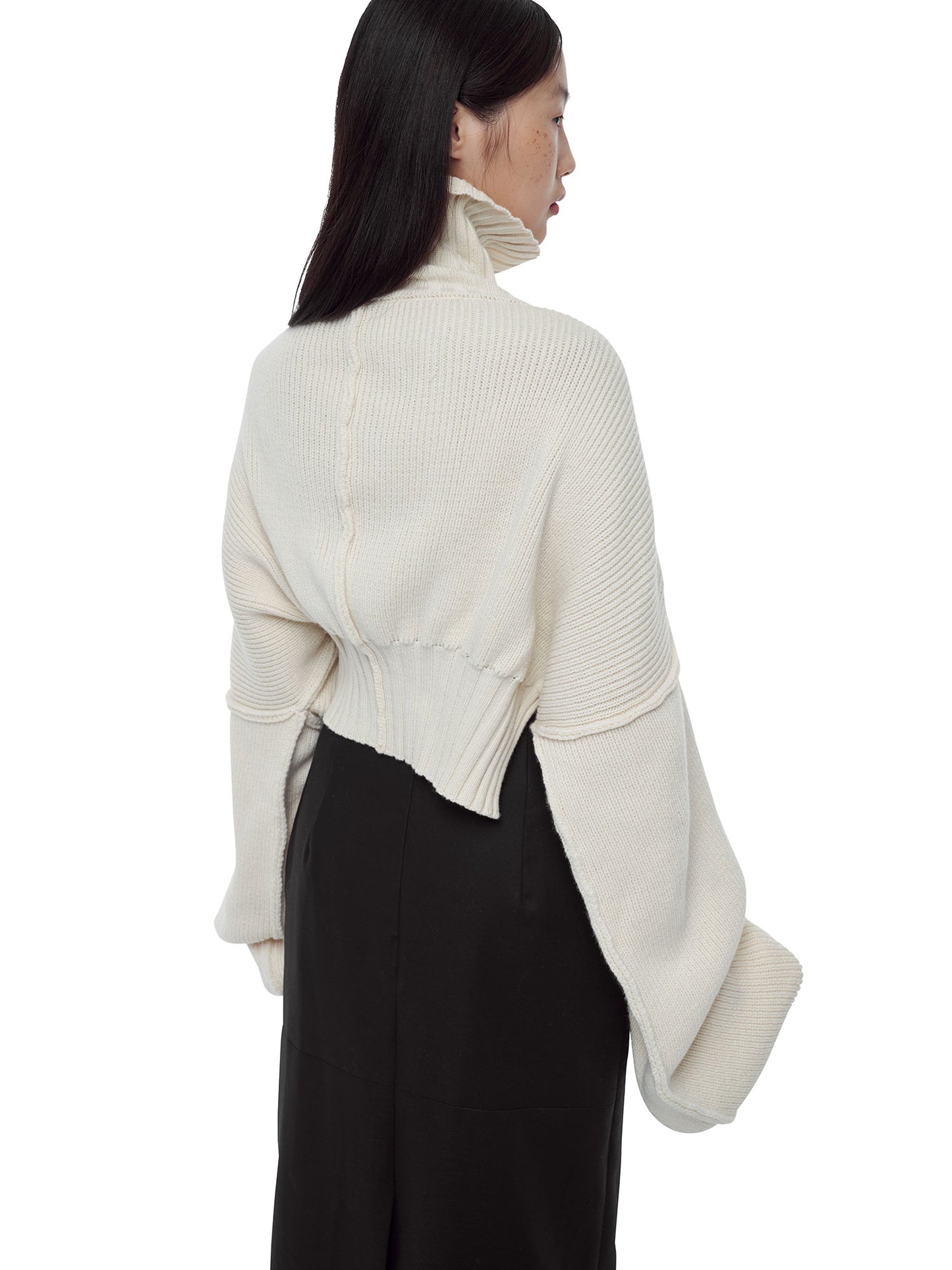 WHITE OVERSIZED KNIT SHORT TURTLENECK
