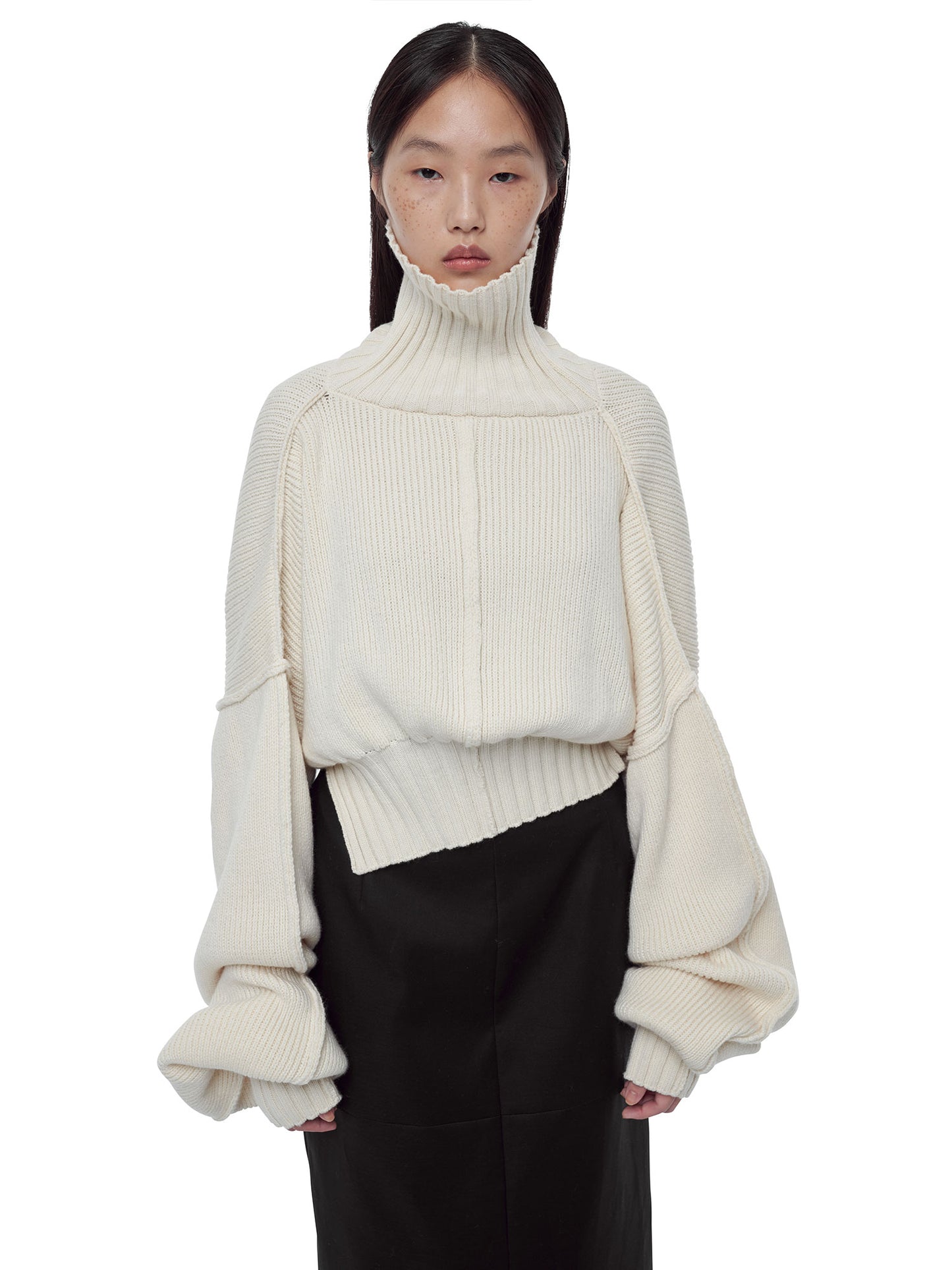 WHITE OVERSIZED KNIT SHORT TURTLENECK