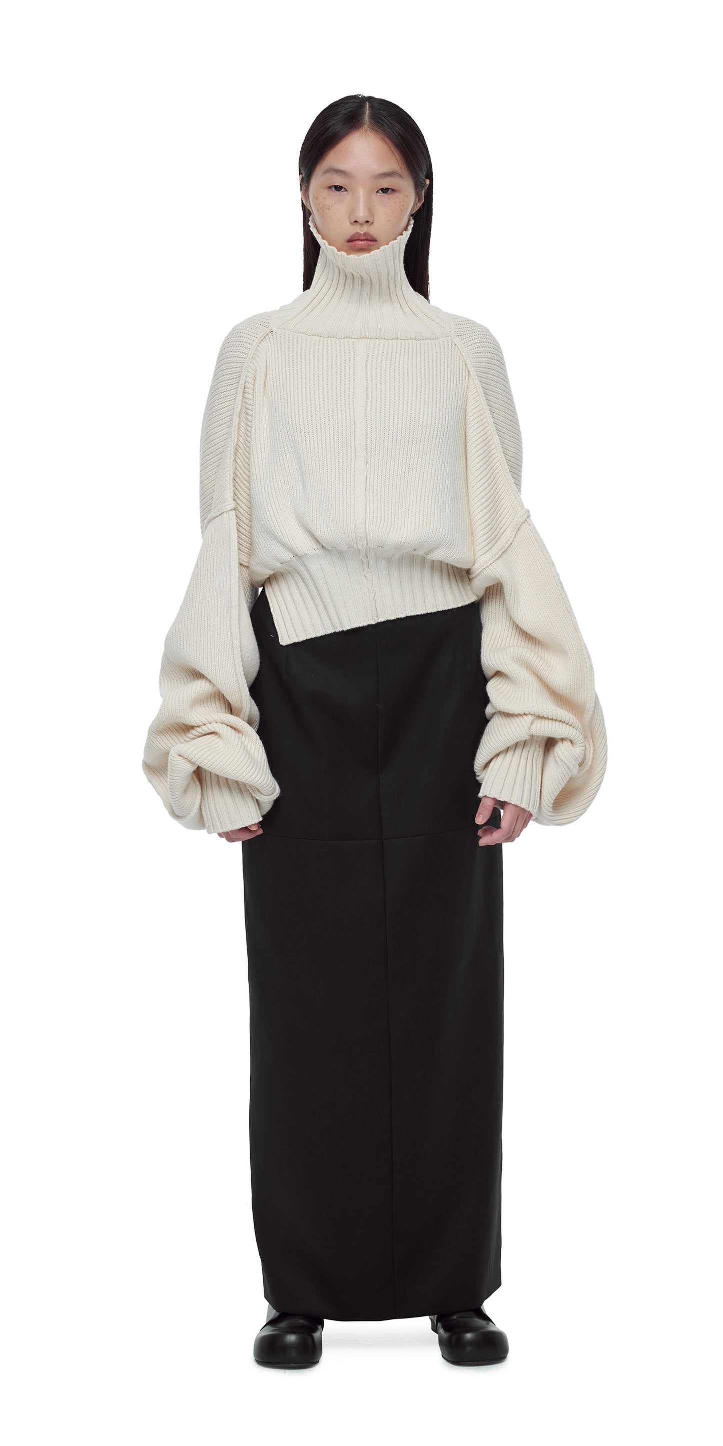 WHITE OVERSIZED KNIT SHORT TURTLENECK