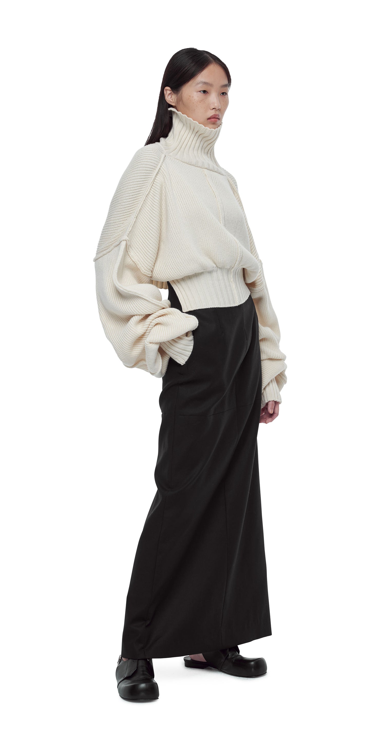 WHITE OVERSIZED KNIT SHORT TURTLENECK