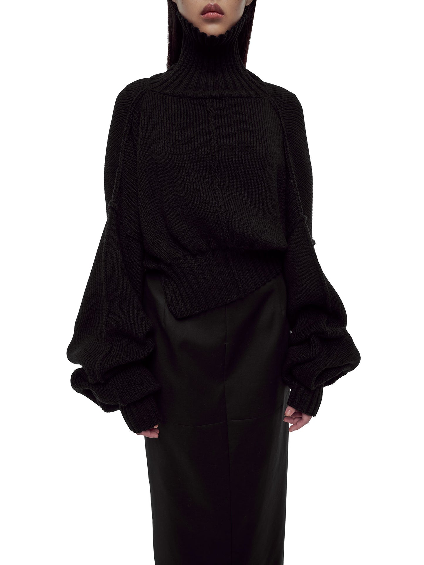BLACK OVERSIZED KNIT SHORT TURTLENECK