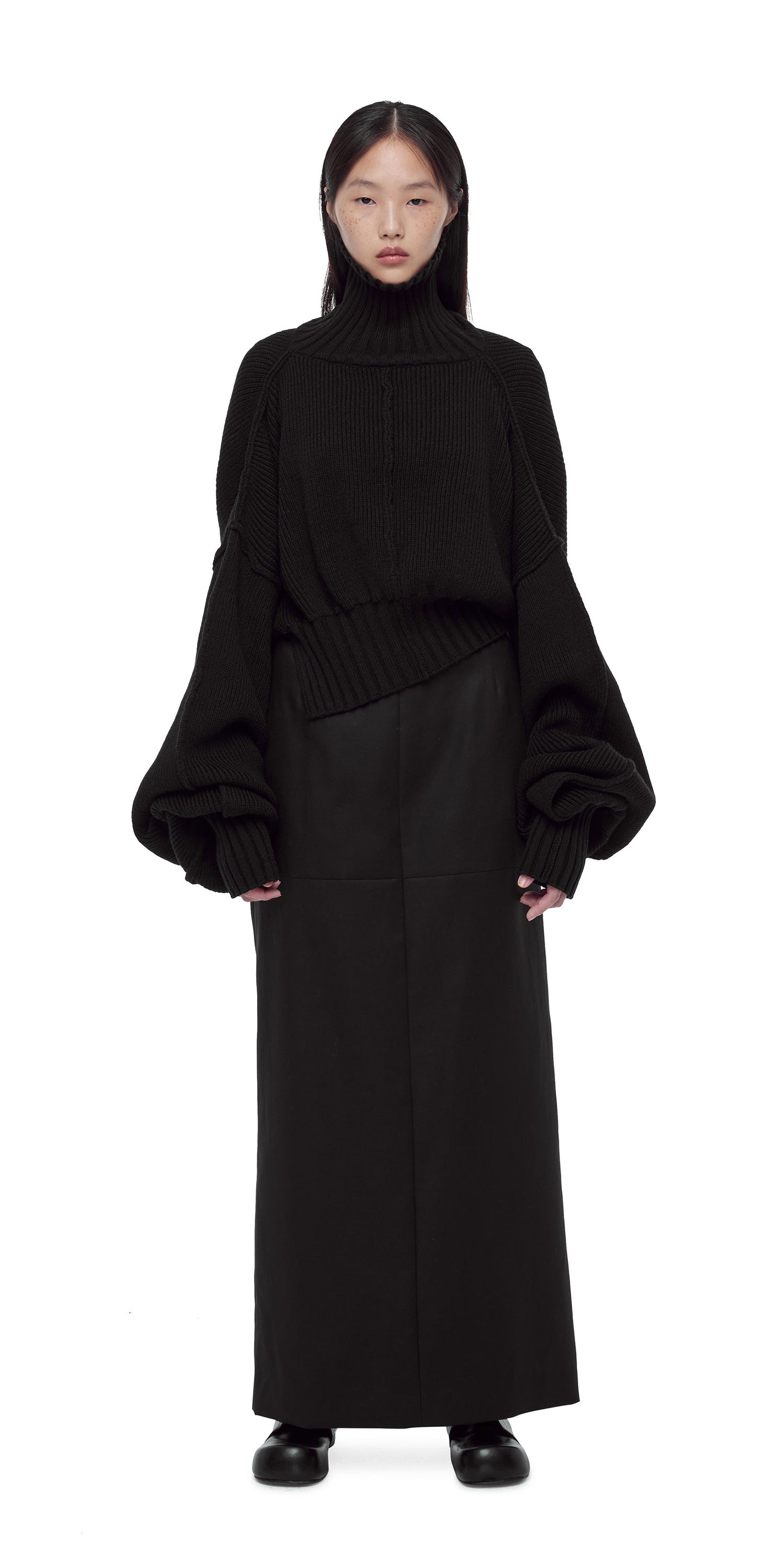 BLACK OVERSIZED KNIT SHORT TURTLENECK