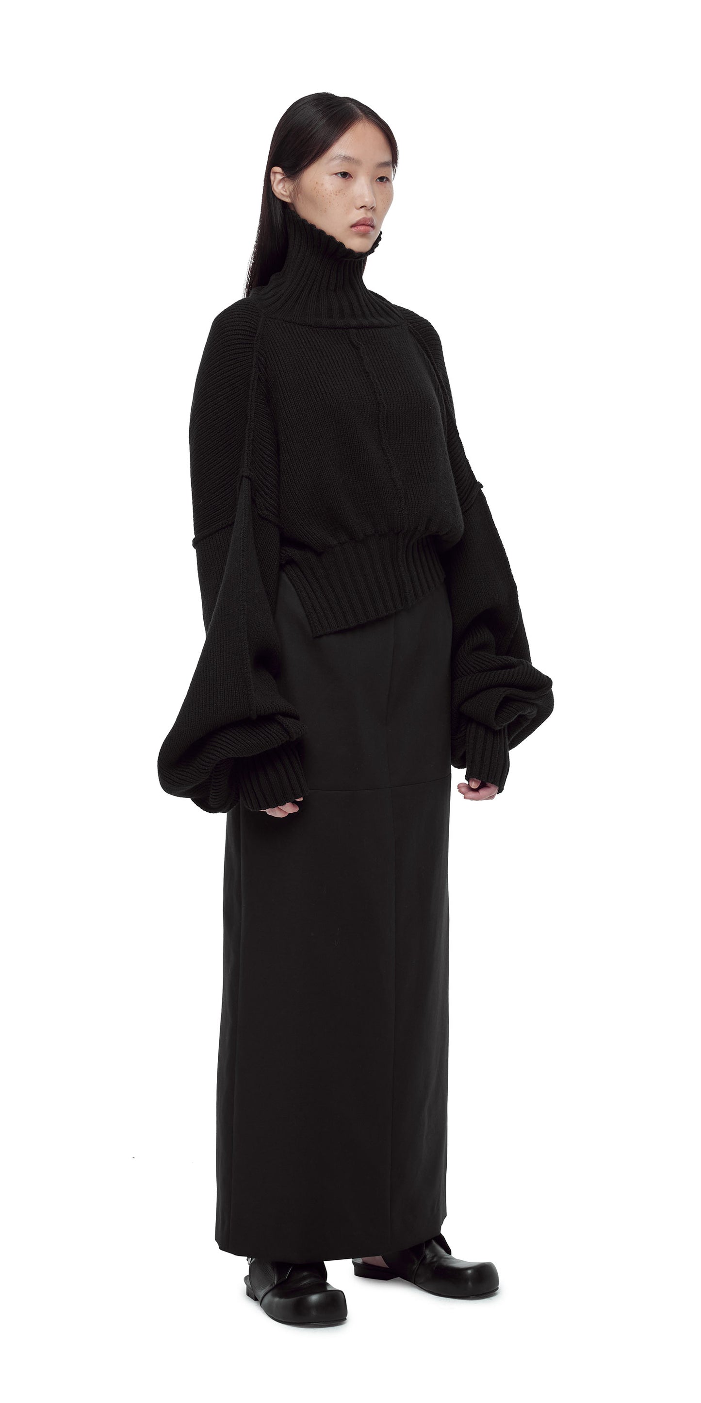 BLACK OVERSIZED KNIT SHORT TURTLENECK