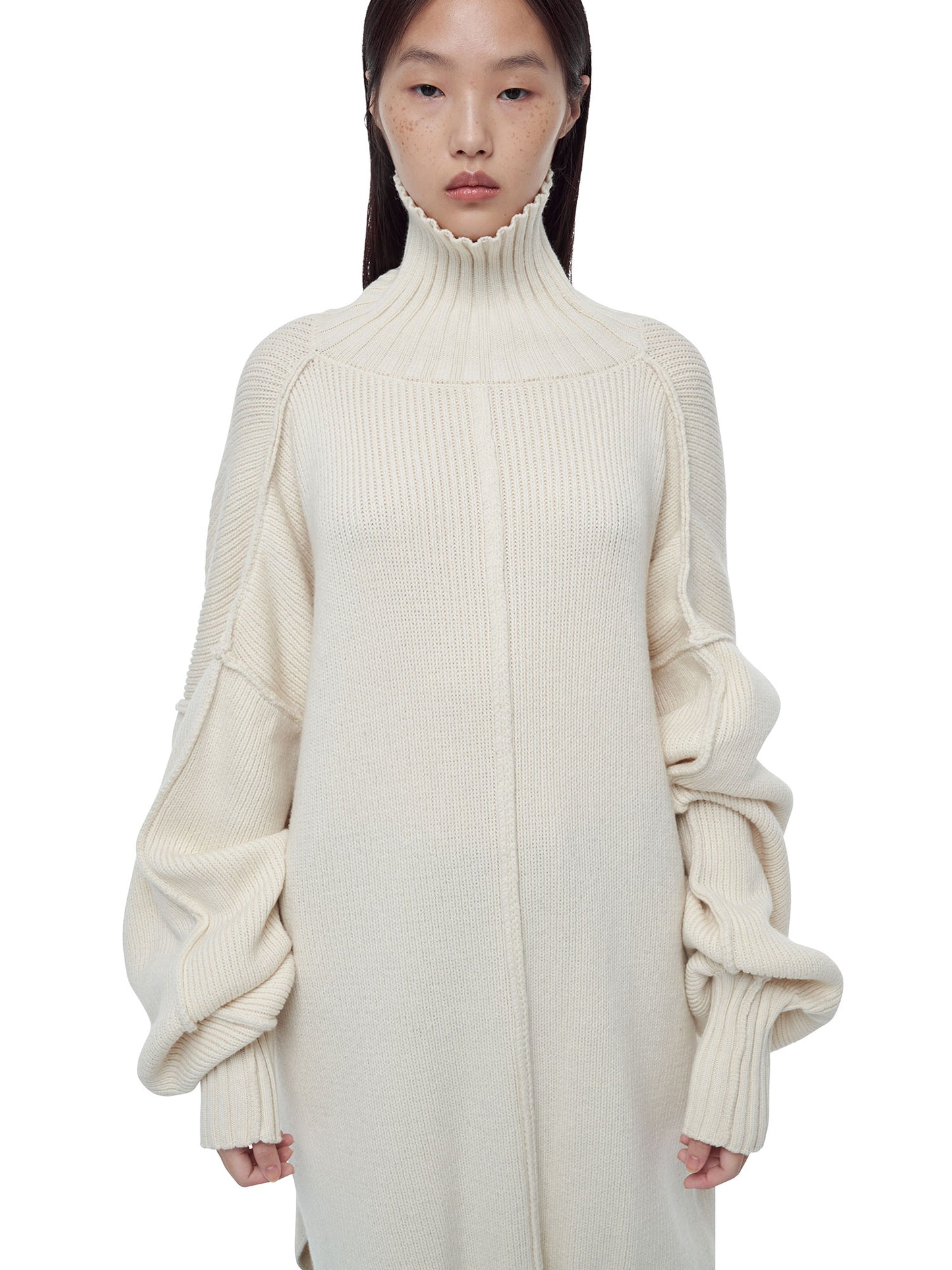WHITE OVERSIZED KNIT TURTLENECK DRESS