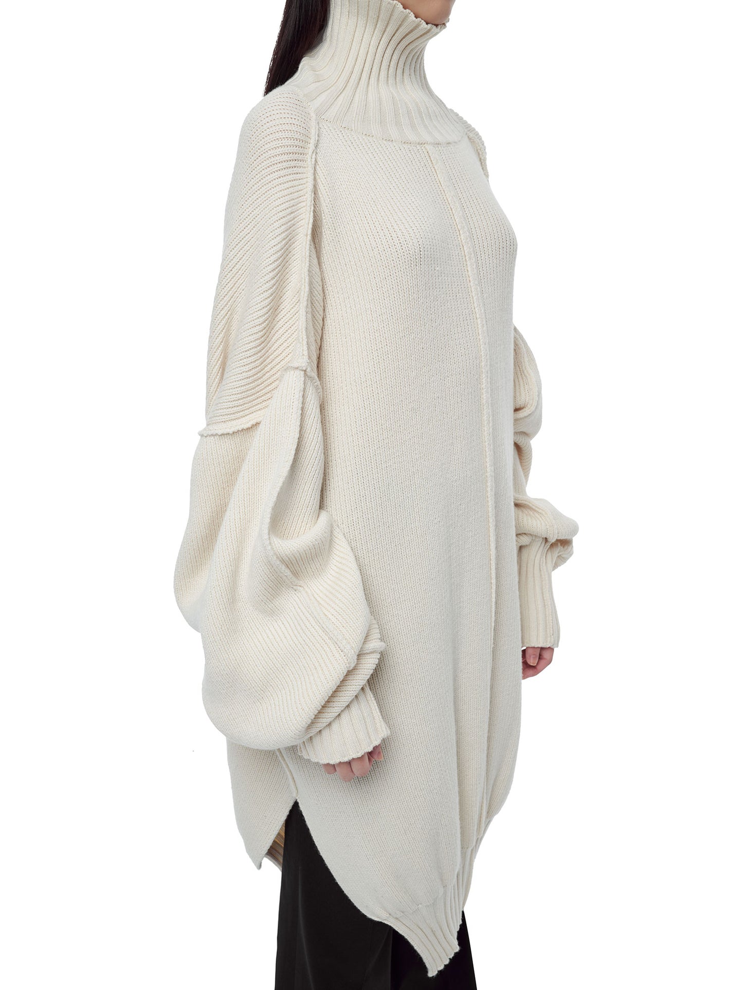 WHITE OVERSIZED KNIT TURTLENECK DRESS