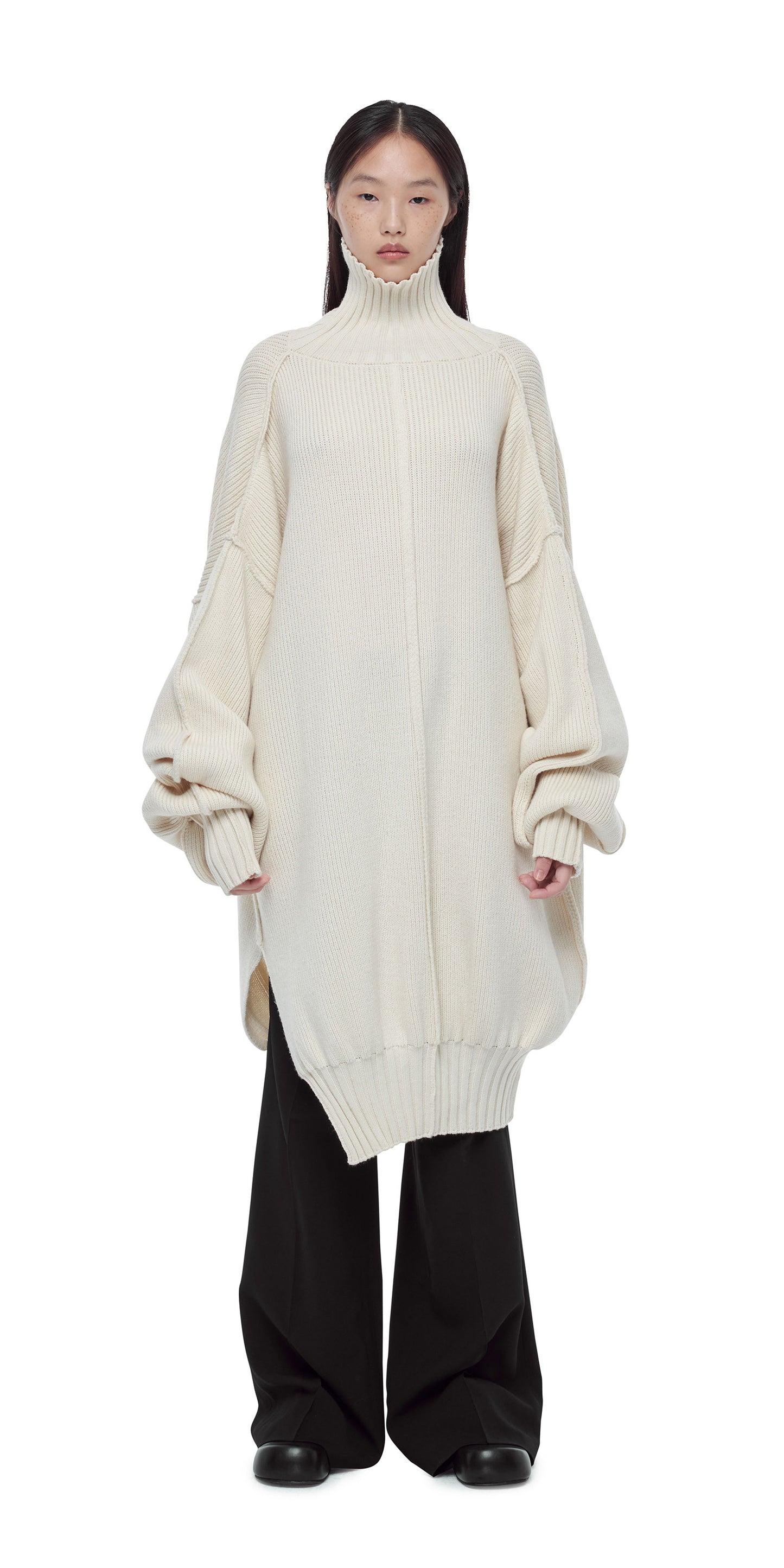 WHITE OVERSIZED KNIT TURTLENECK DRESS
