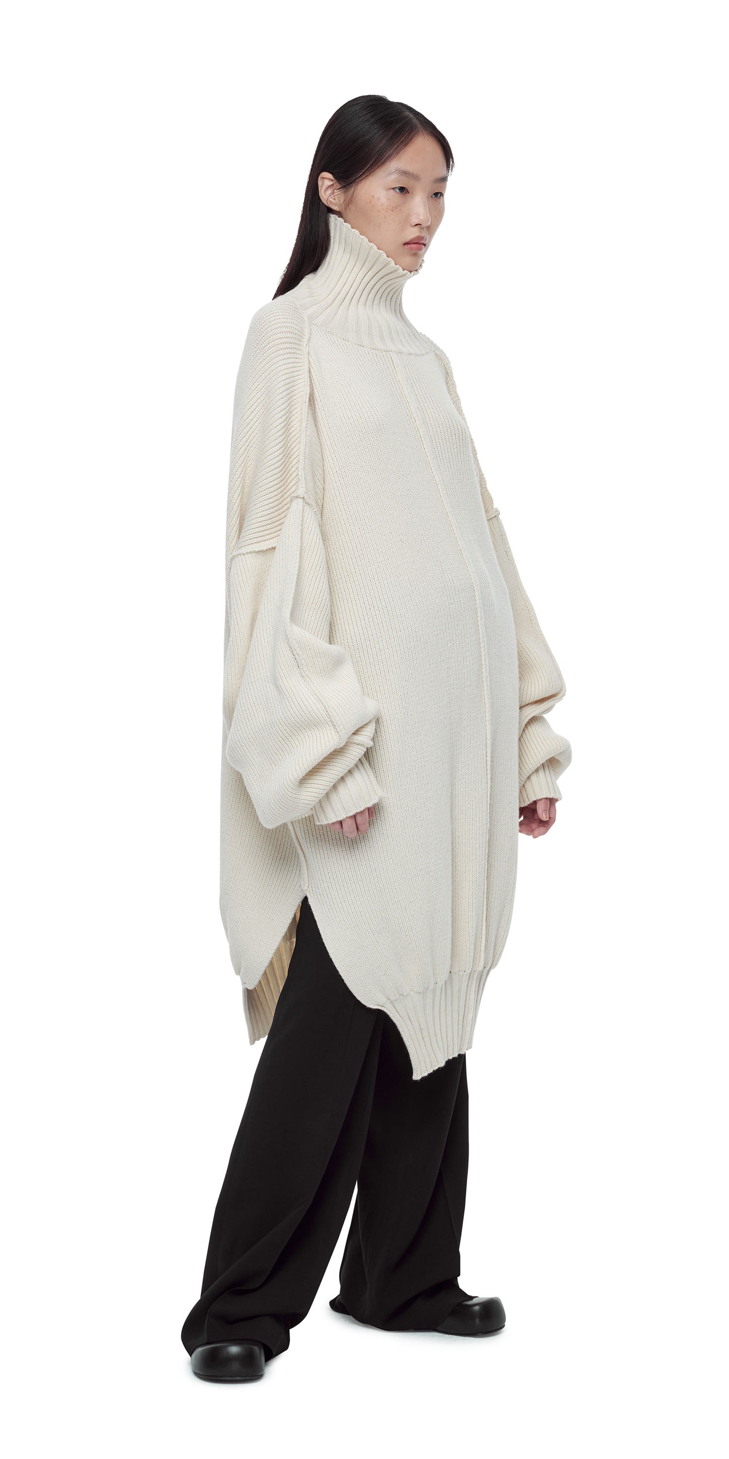 WHITE OVERSIZED KNIT TURTLENECK DRESS