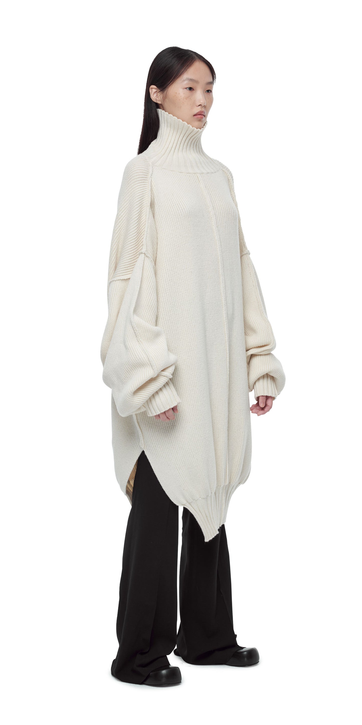 WHITE OVERSIZED KNIT TURTLENECK DRESS