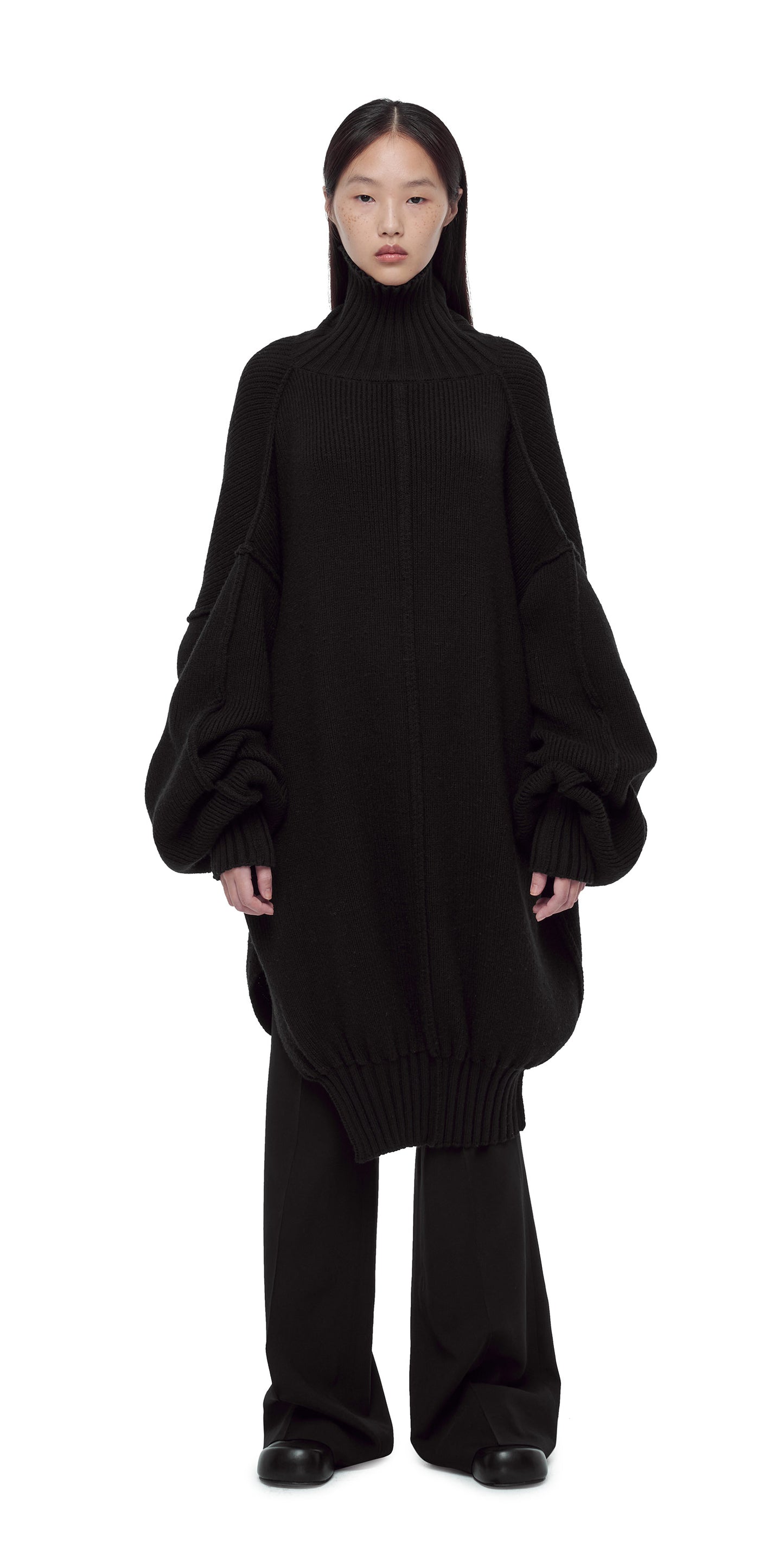 BLACK OVERSIZED KNIT TURTLENECK DRESS