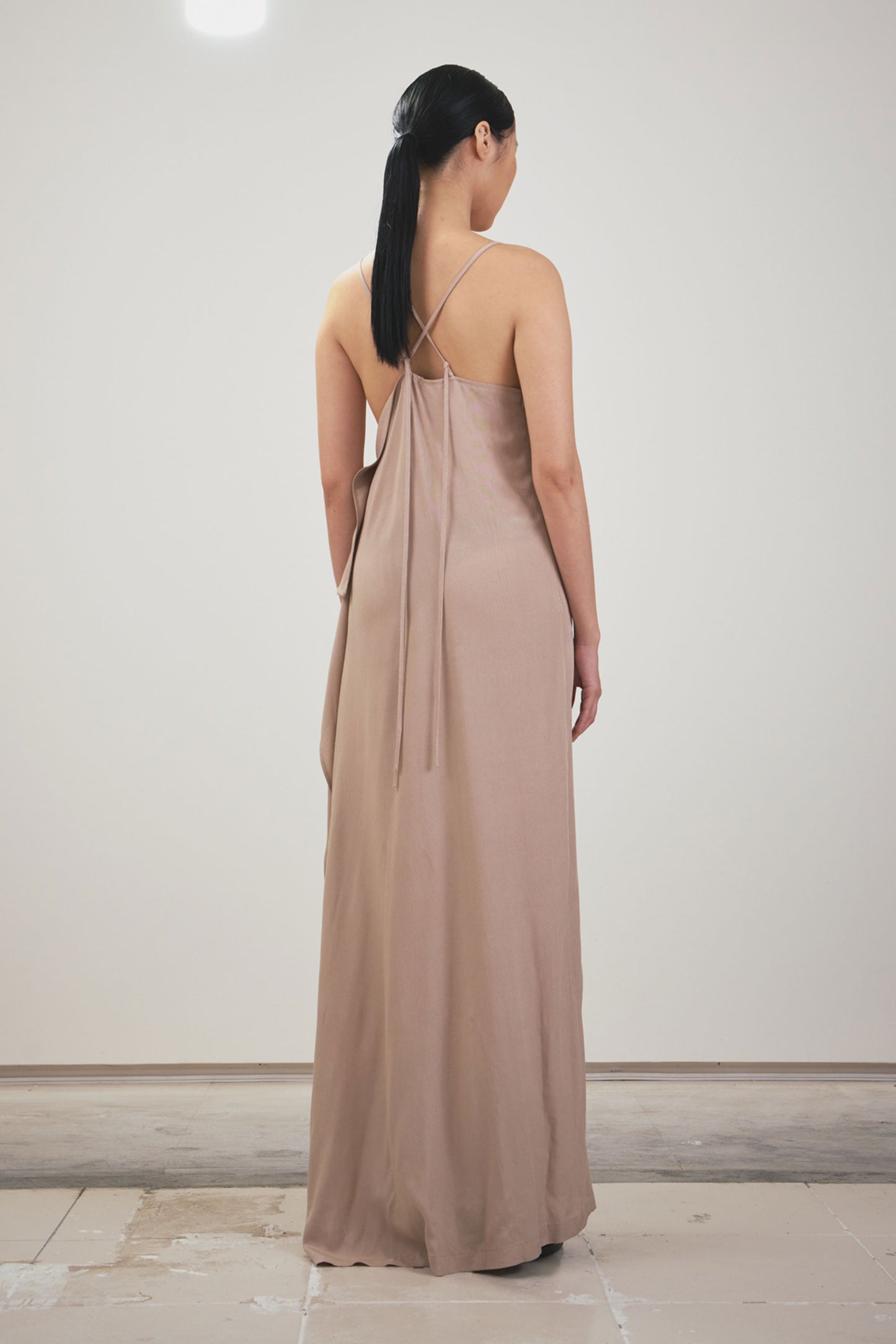 NUDE SPAGHETTI SHOULDER SQUARE NECK ASYMMETRIC CUTTING DRESS