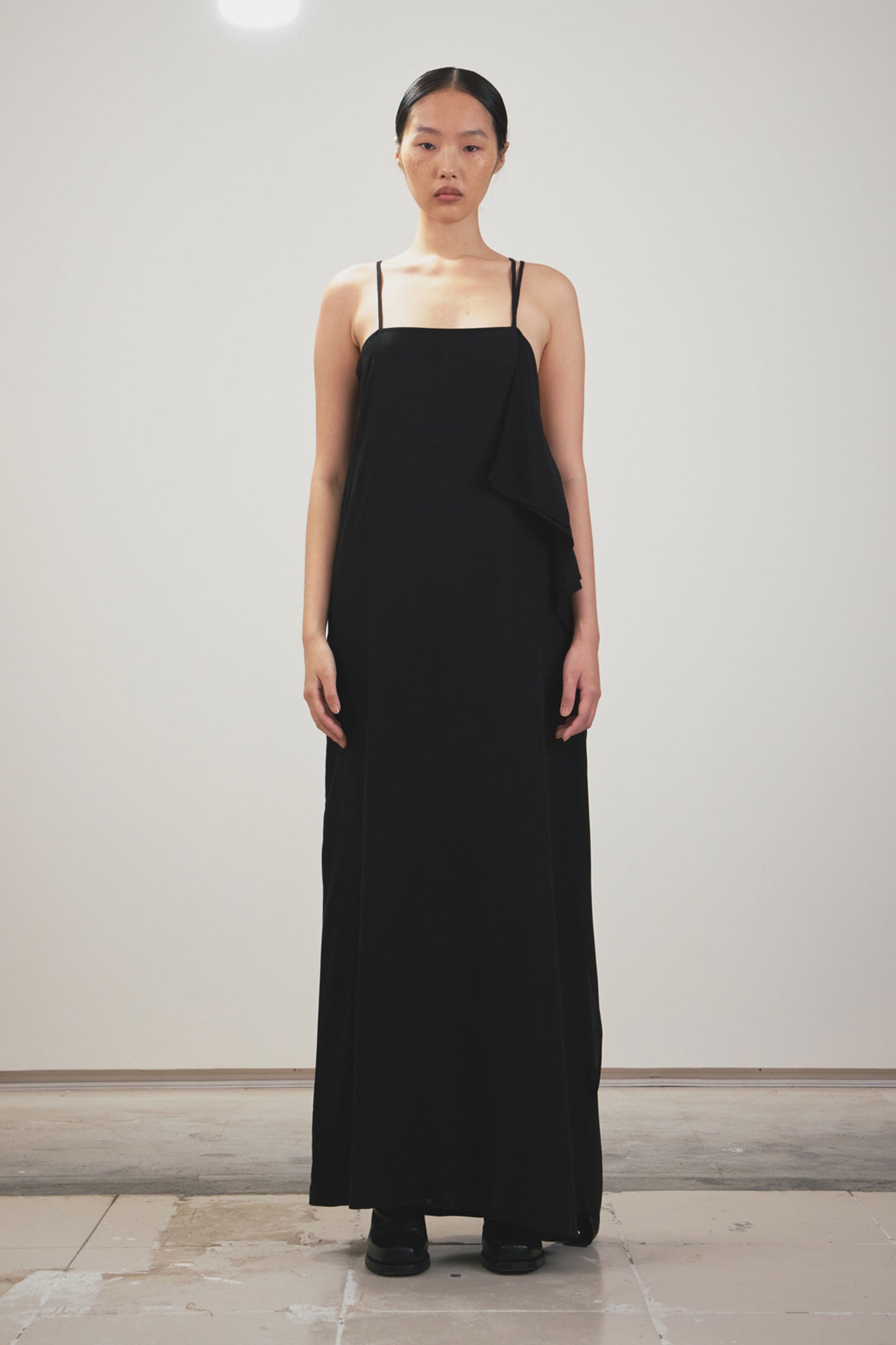 BLACK SPAGHETTI SHOULDER SQUARE NECK ASYMMETRIC CUTTING DRESS