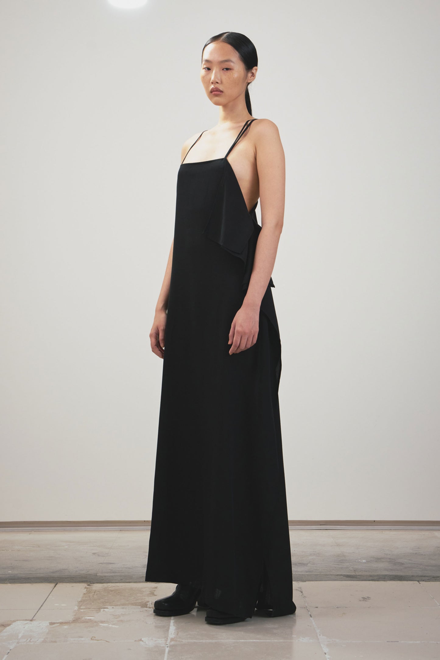 BLACK SPAGHETTI SHOULDER SQUARE NECK ASYMMETRIC CUTTING DRESS