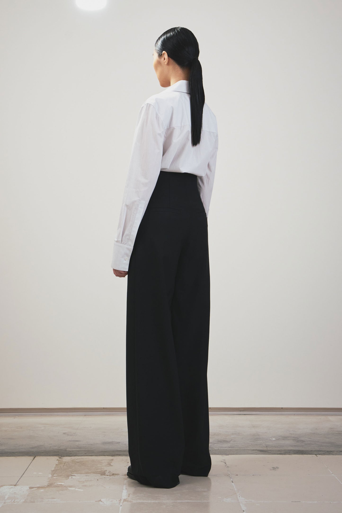 BLACK HIGH-WAIST WIDE TROUSERS