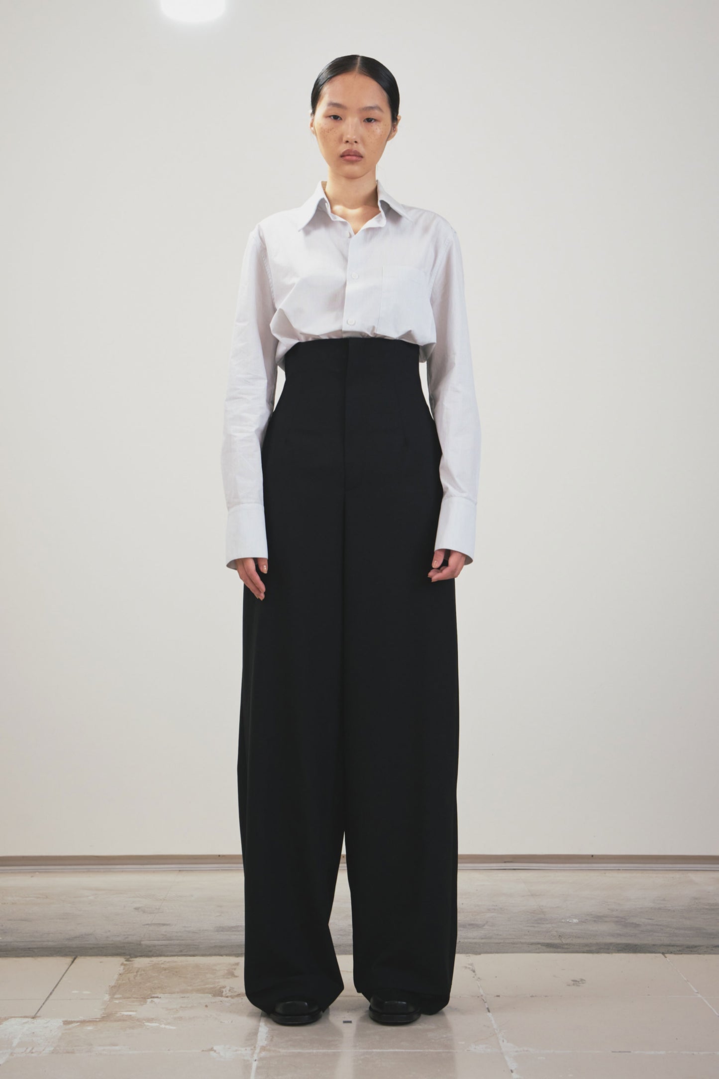 BLACK HIGH-WAIST WIDE TROUSERS