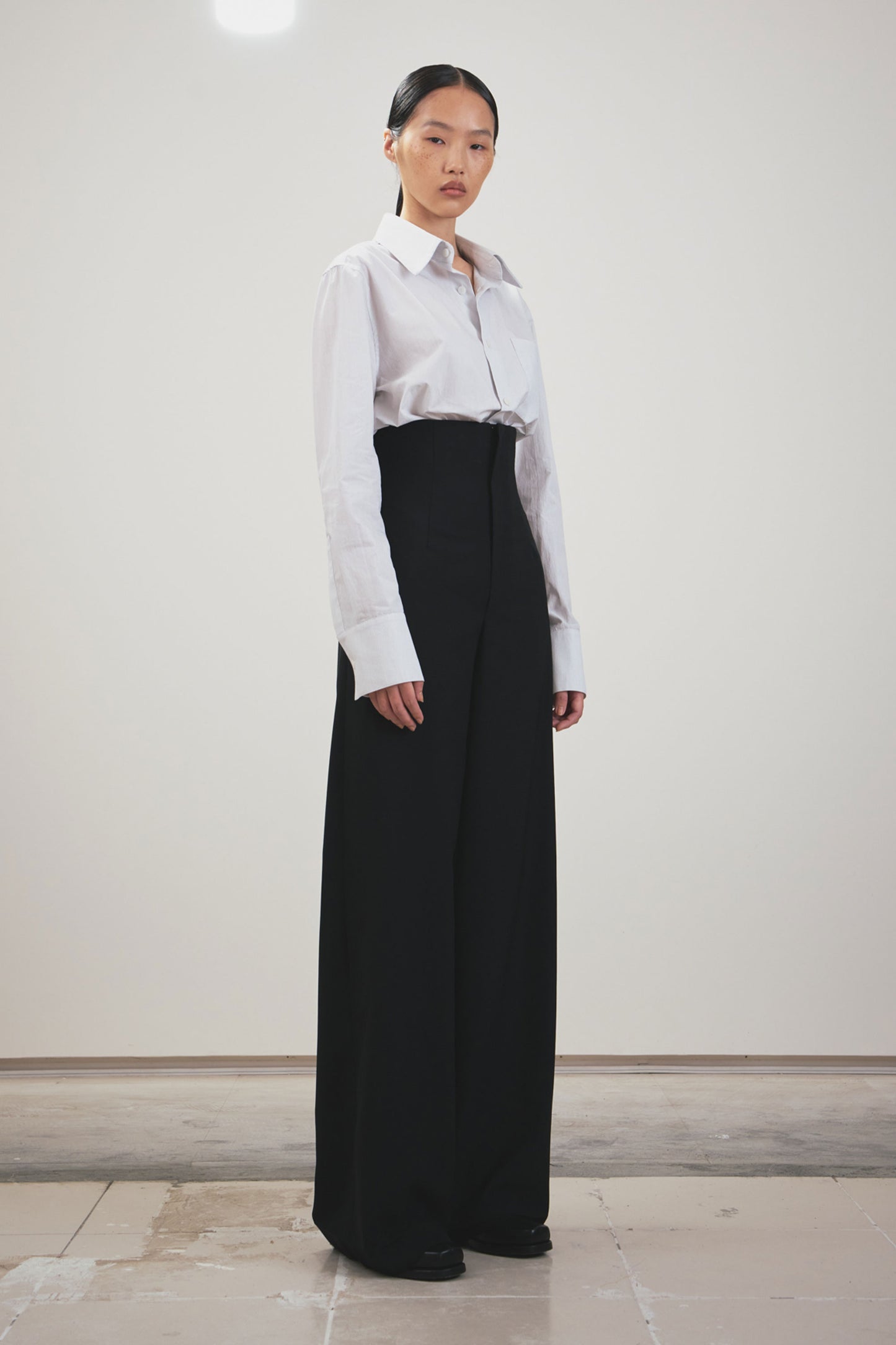 BLACK HIGH-WAIST WIDE TROUSERS
