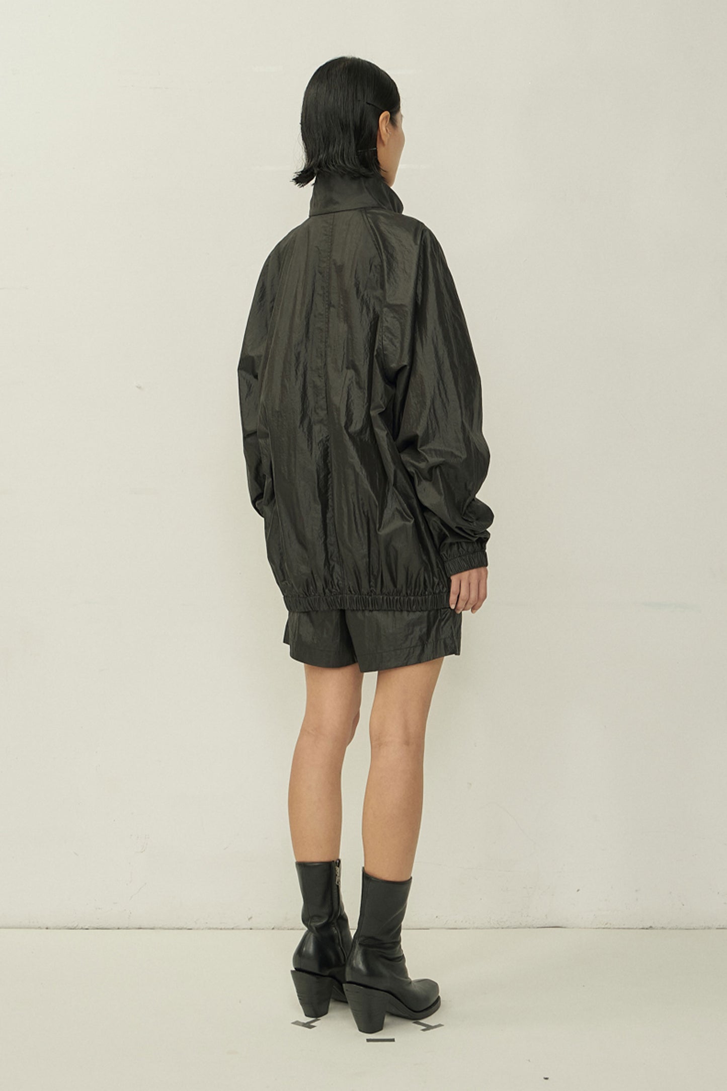 BLACK HIGH NECK ZIP WIND JACKET