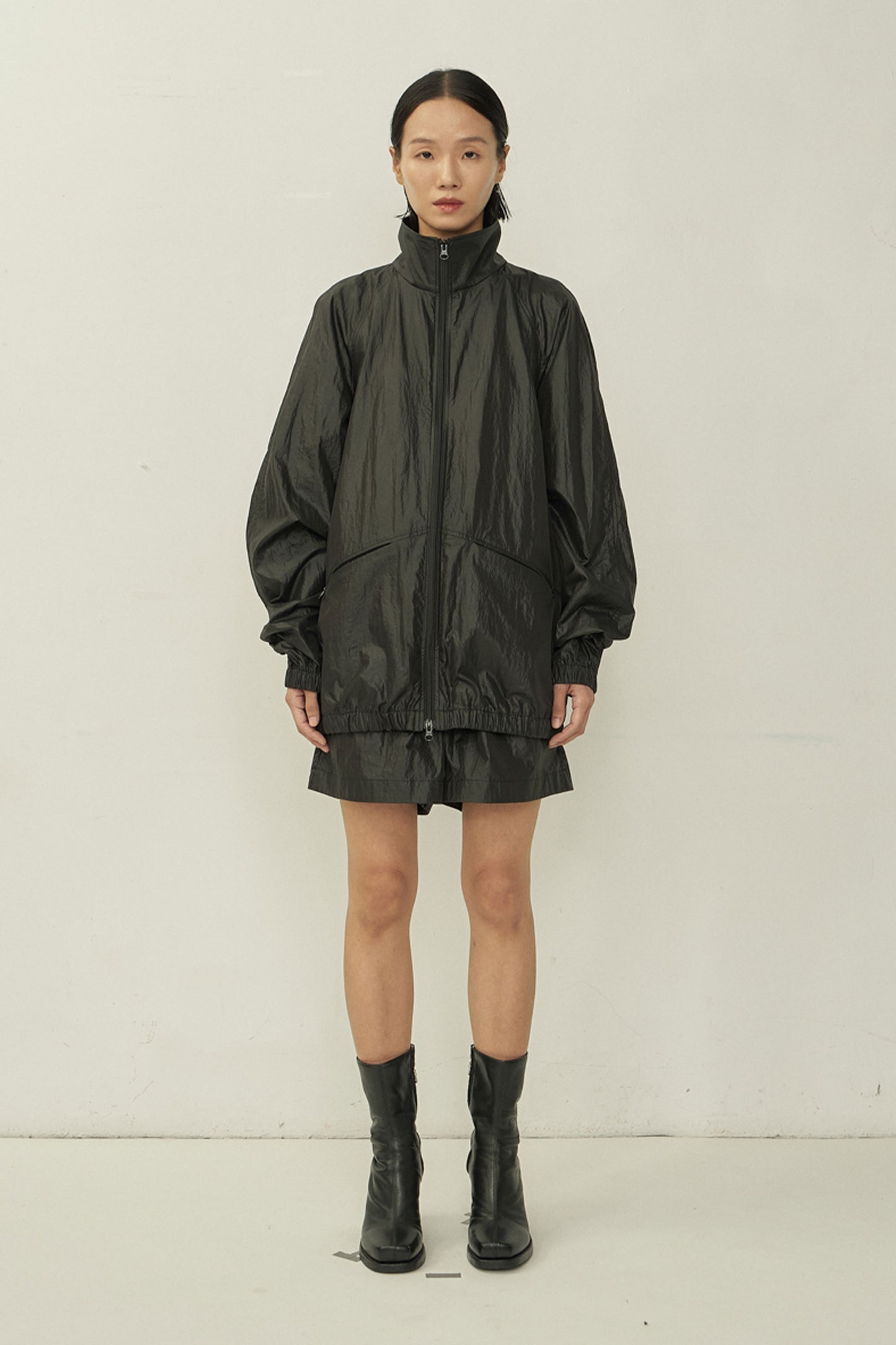 BLACK HIGH NECK ZIP WIND JACKET