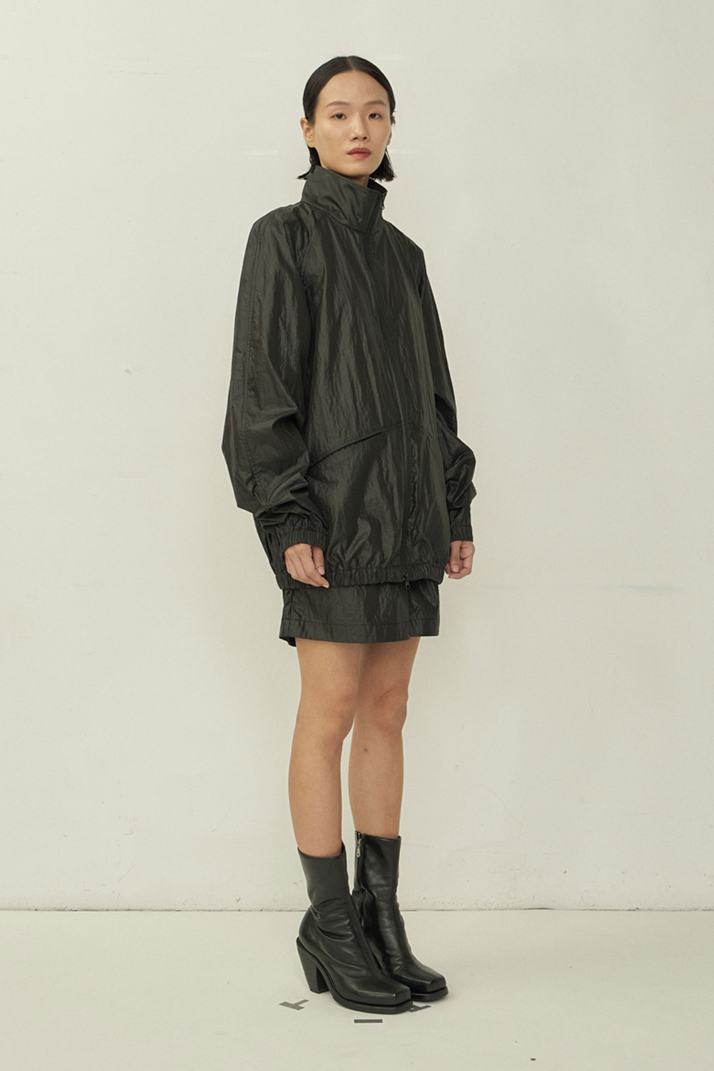 BLACK HIGH NECK ZIP WIND JACKET
