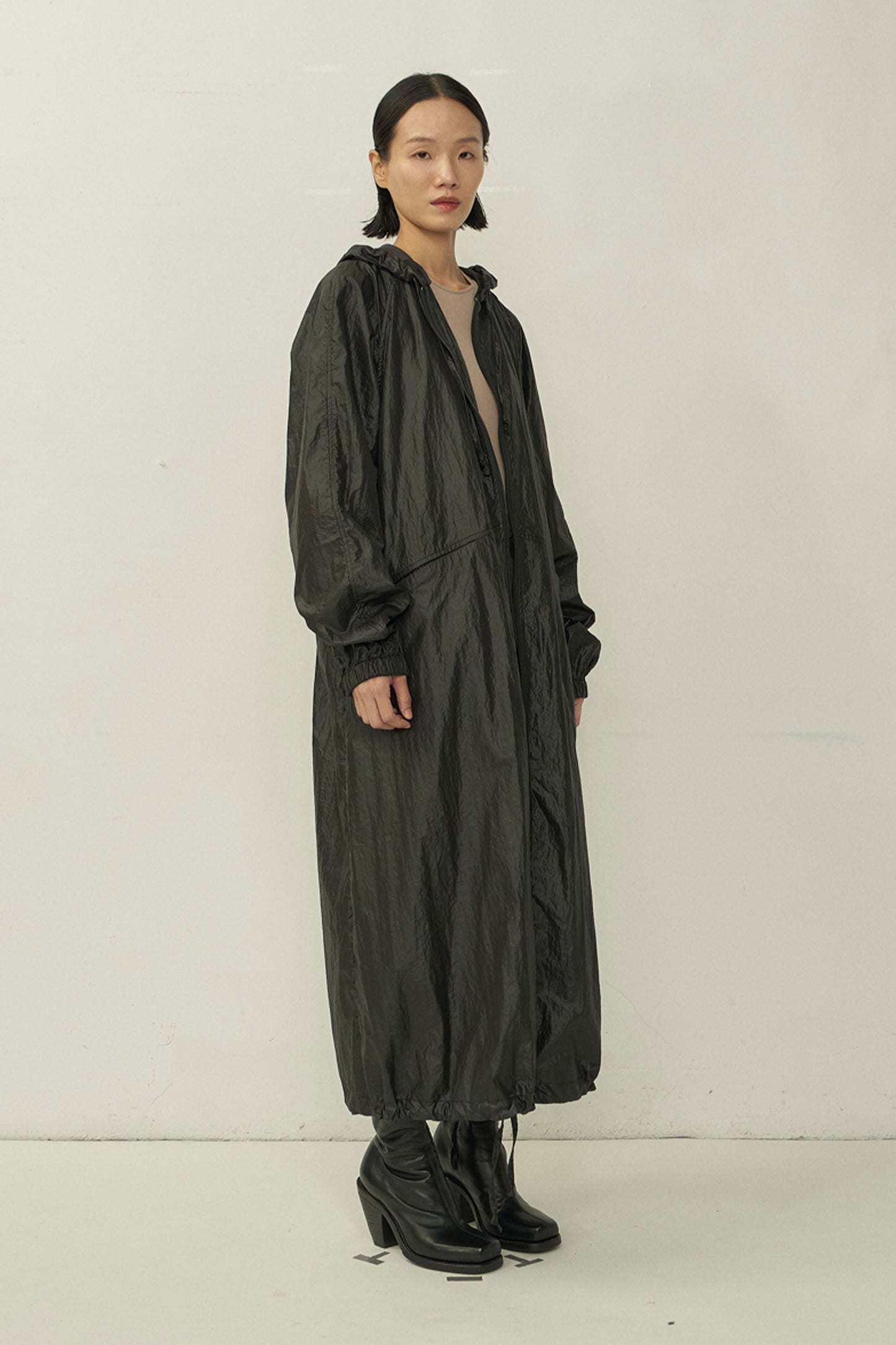 BLACK OVERSIZED ZIP HOODED WIND COAT