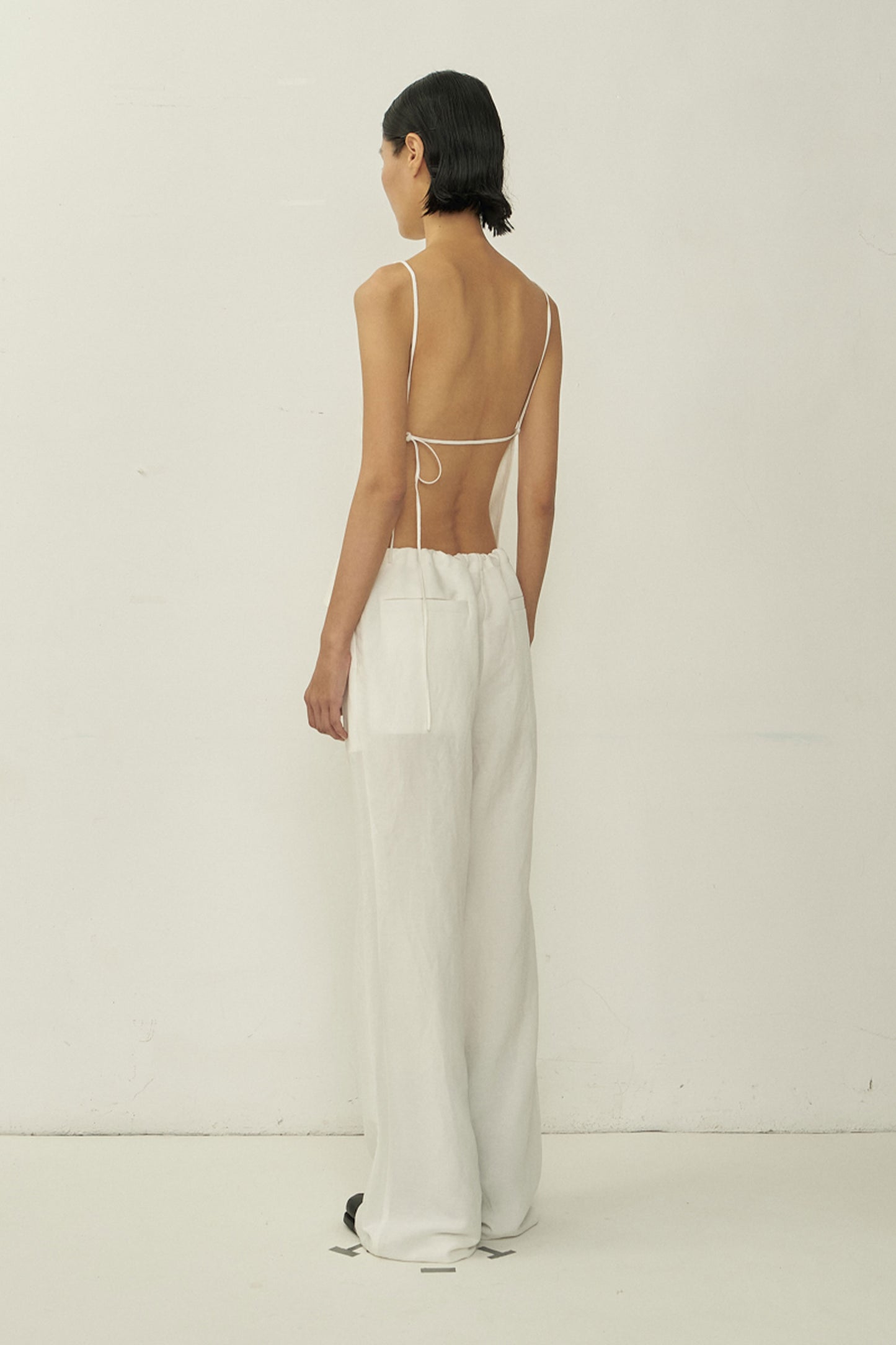 WHITE BIAS CUT SQUARE NECK OPEN BACK TOP