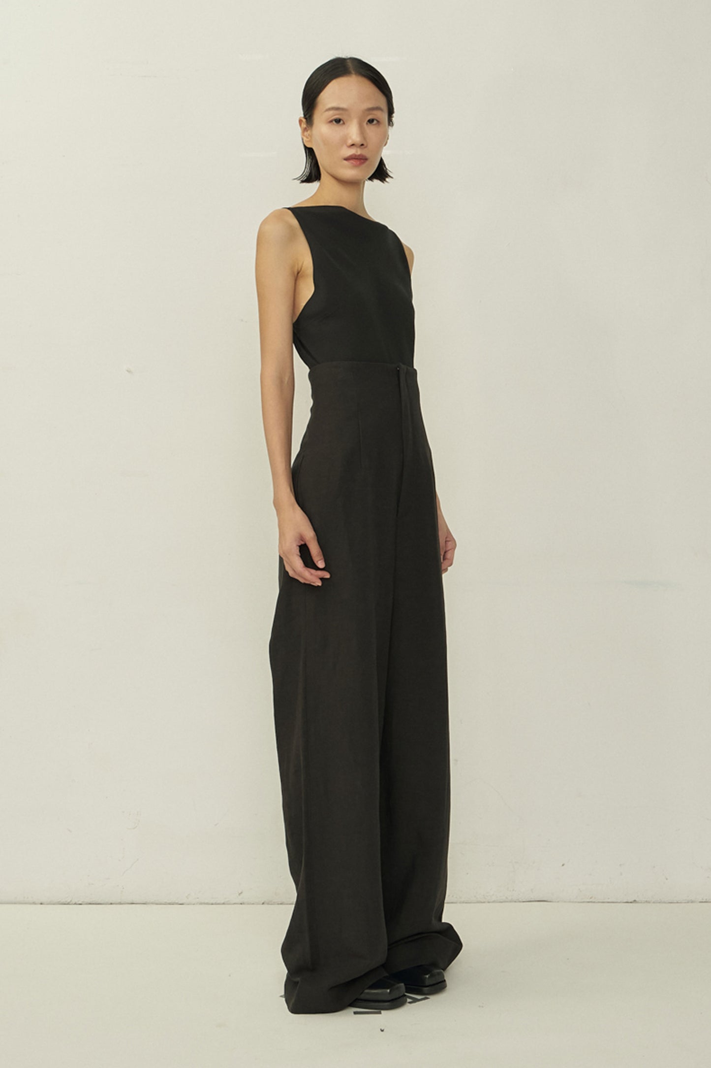 BLACK BIAS CUT SQUARE NECK OPEN BACK TOP