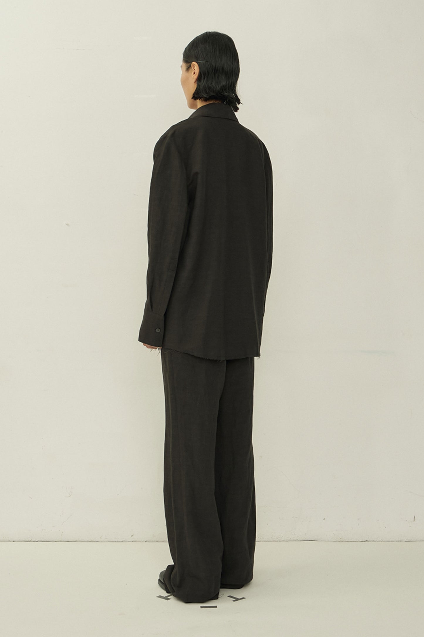 BLACK RAW EDGE SLIM SHIRT