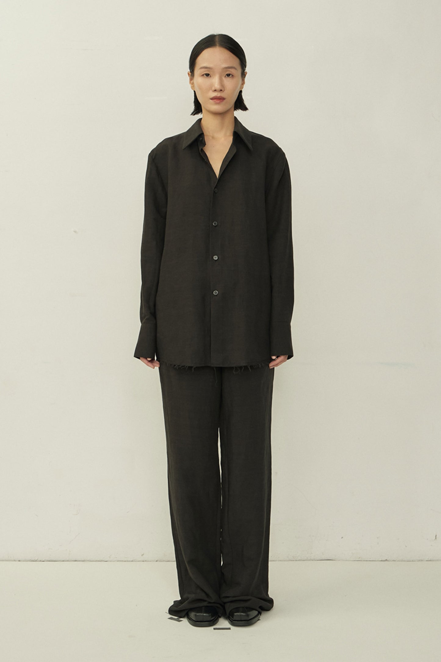 BLACK RAW EDGE SLIM SHIRT