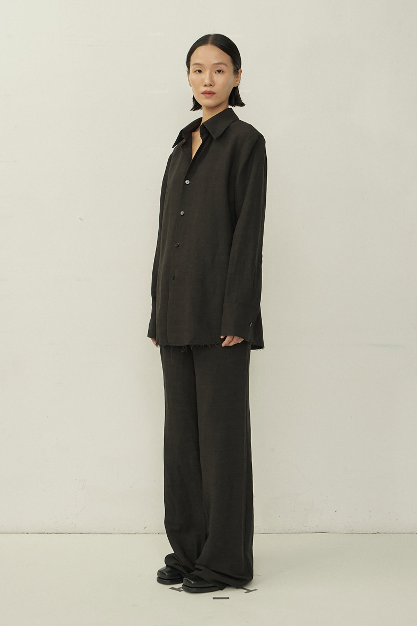 BLACK RAW EDGE SLIM SHIRT