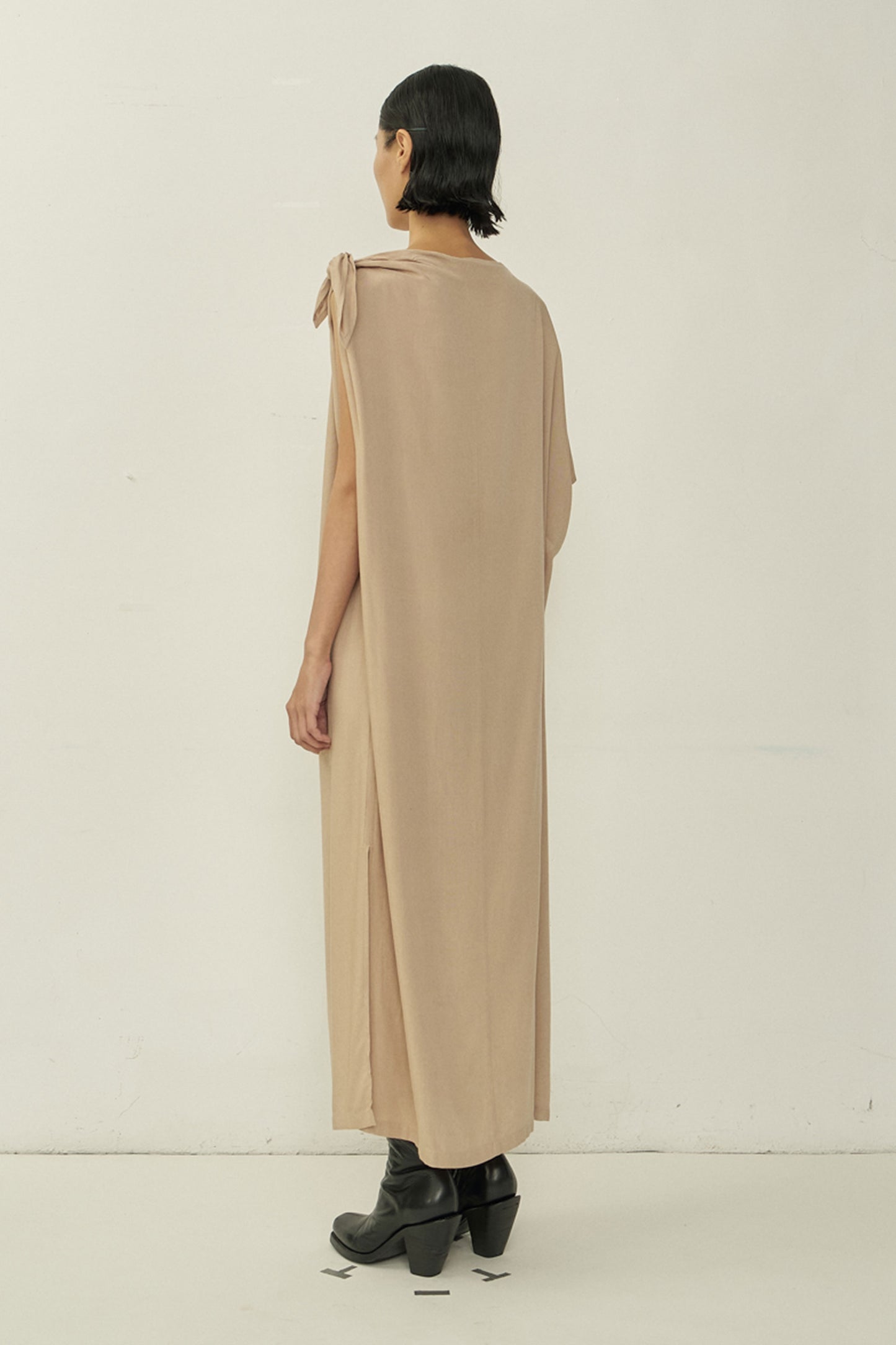 NUDE SQUARE NECK ASYMMETRIC CUTTING DRESS