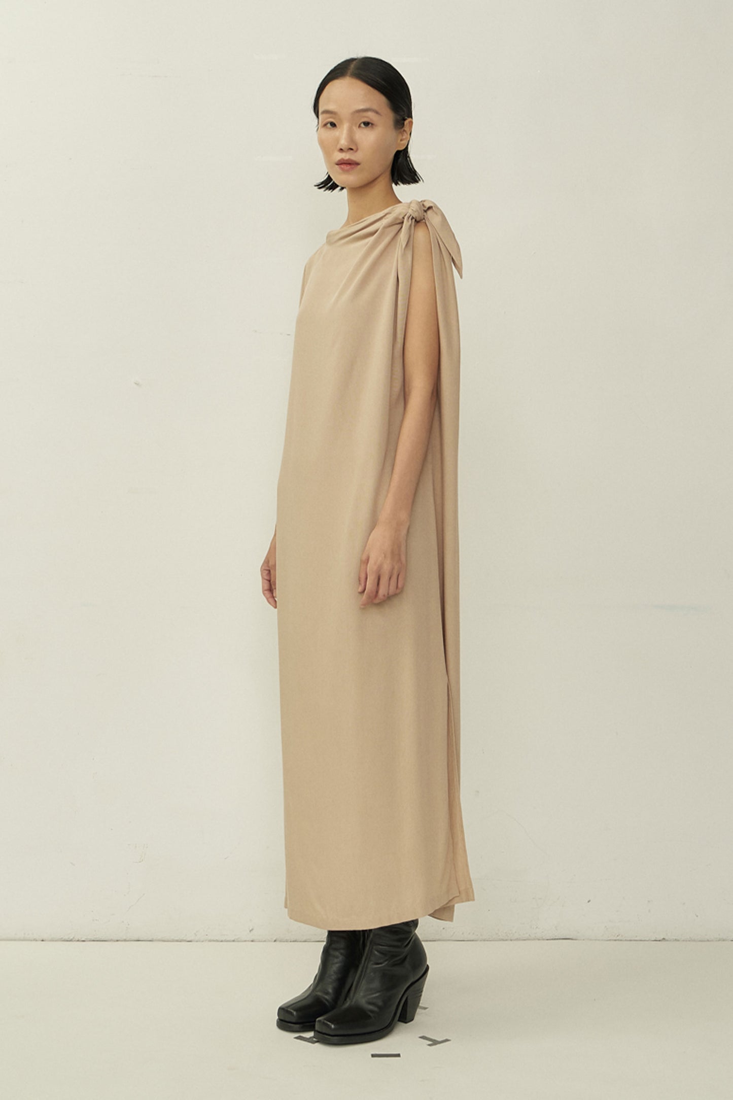 NUDE SQUARE NECK ASYMMETRIC CUTTING DRESS