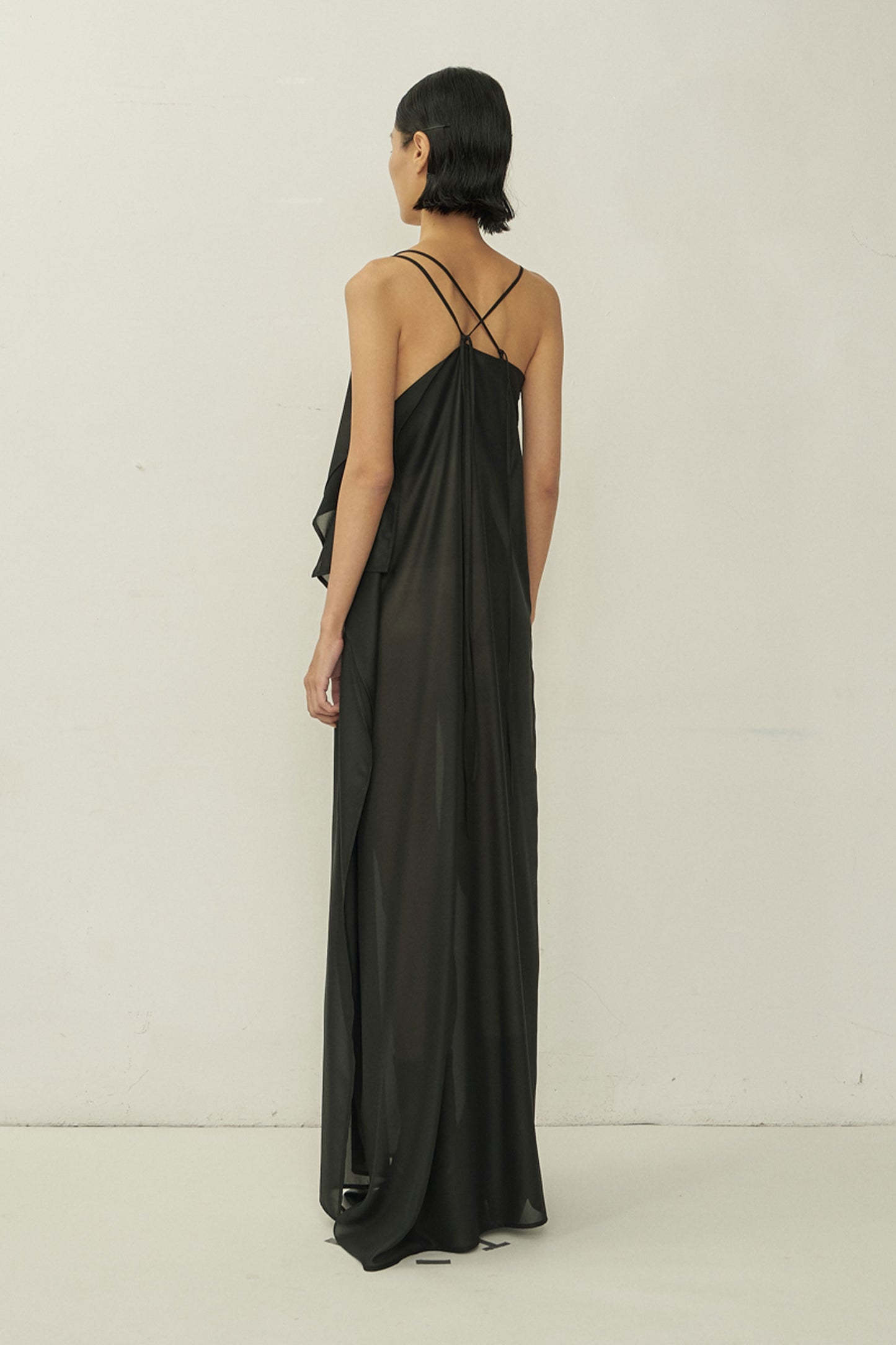BLACK GLOSSY CHIFFON SPAGHETTI SHOULDER SQUARE NECK ASYMMETRIC CUTTING DRESS