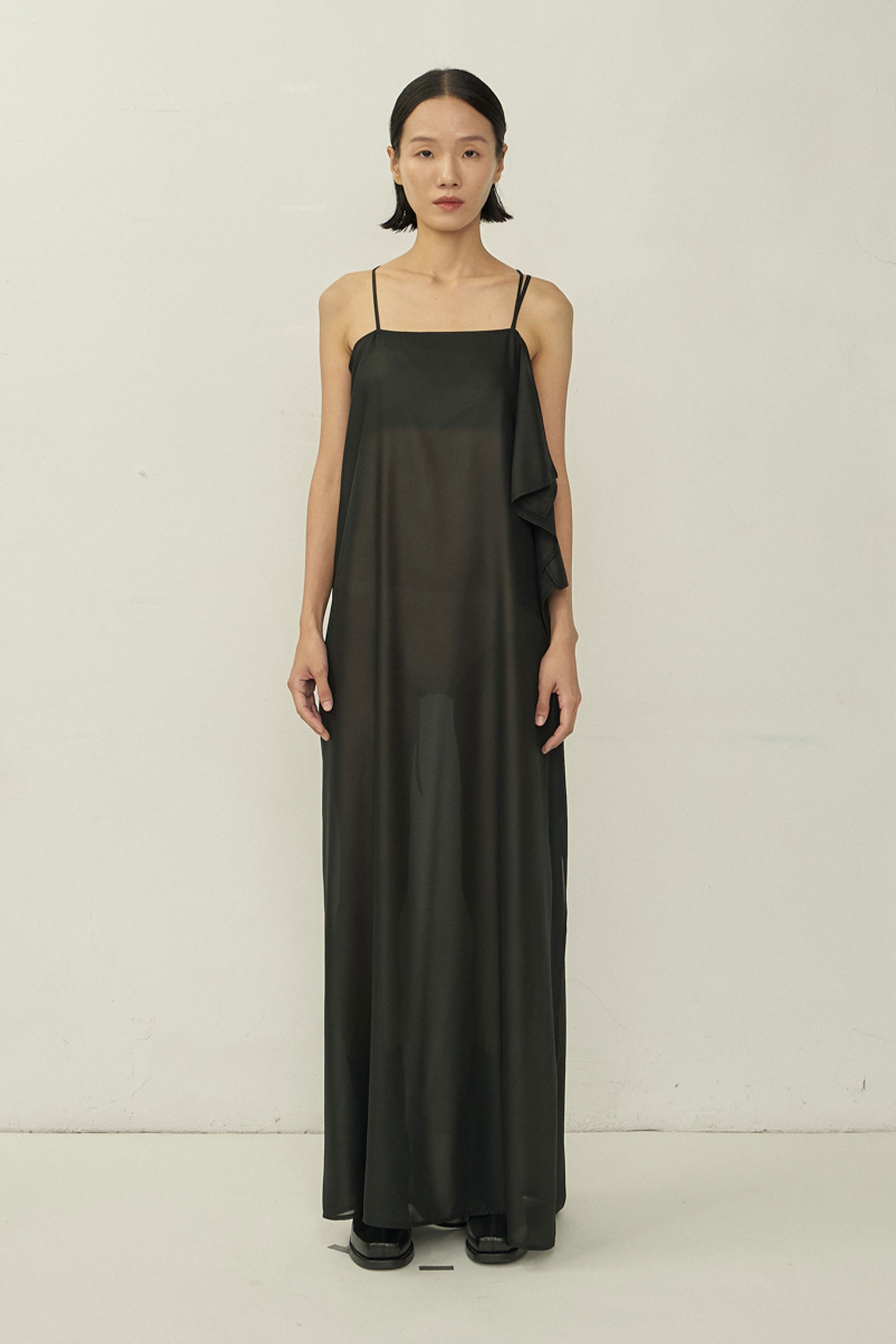 BLACK GLOSSY CHIFFON SPAGHETTI SHOULDER SQUARE NECK ASYMMETRIC CUTTING DRESS