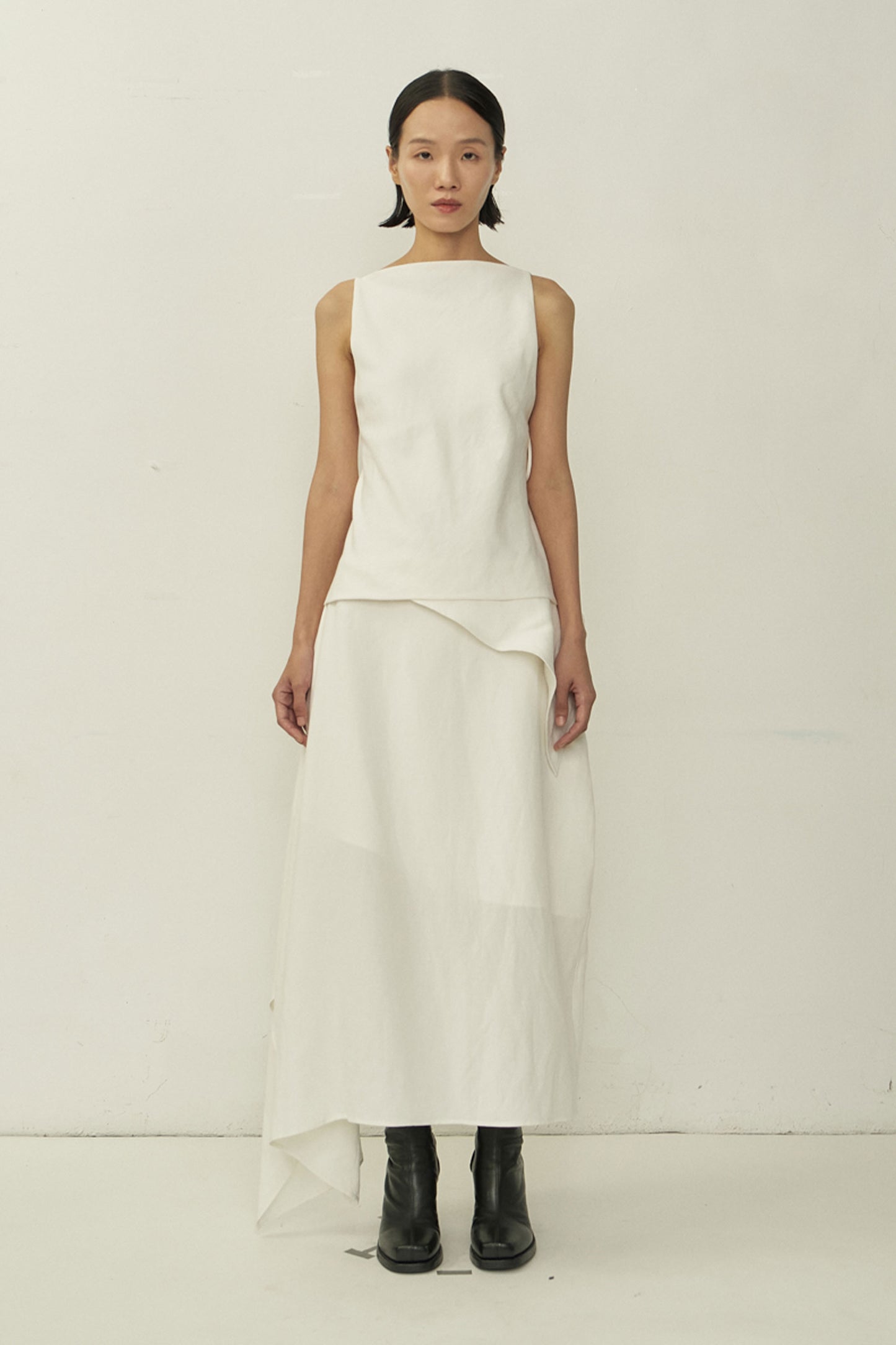 WHITE ASYMMETRIC CUTTING SKIRT