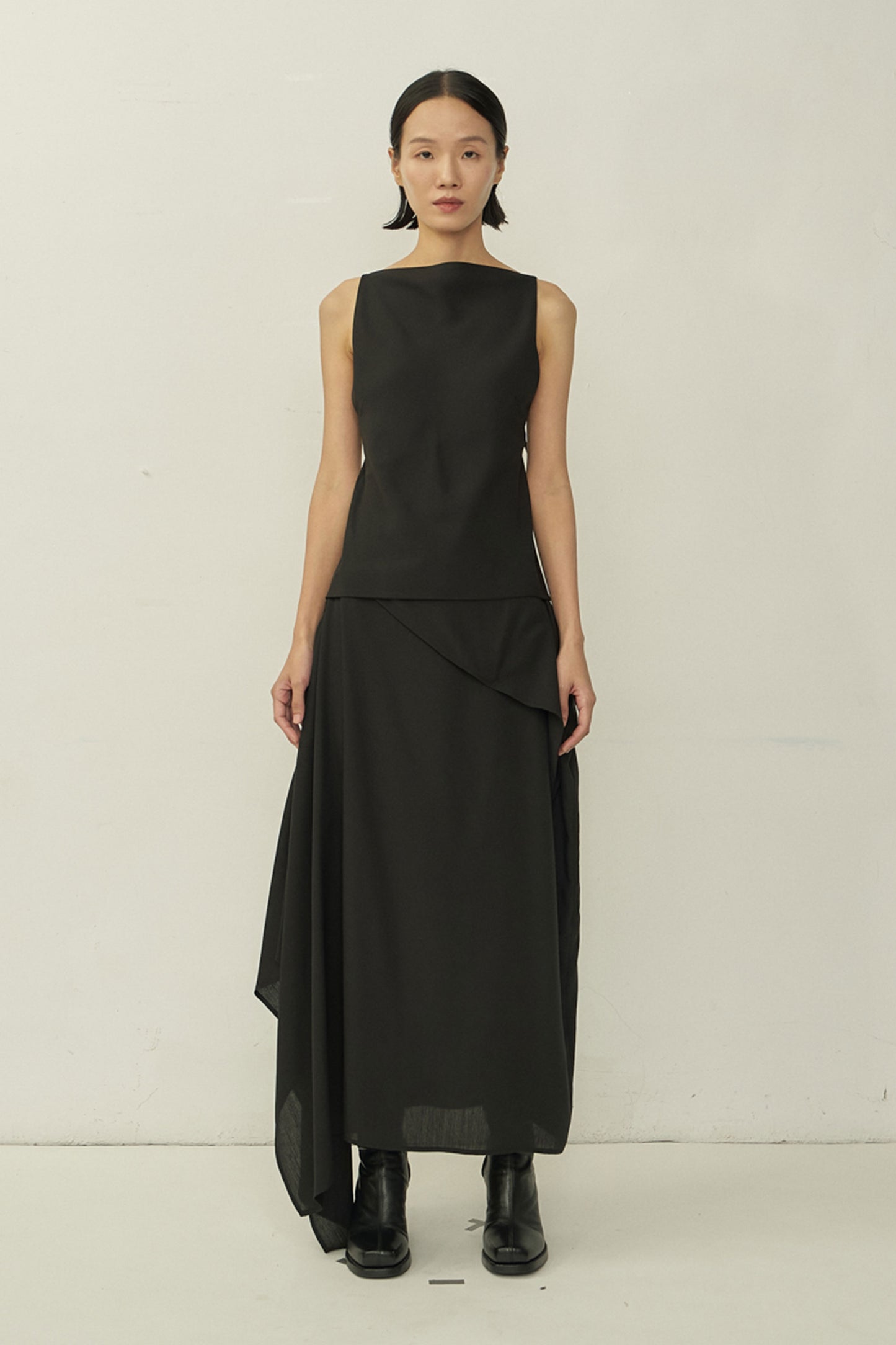 BLACK TENCEL ASYMMETRIC CUTTING SKIRT