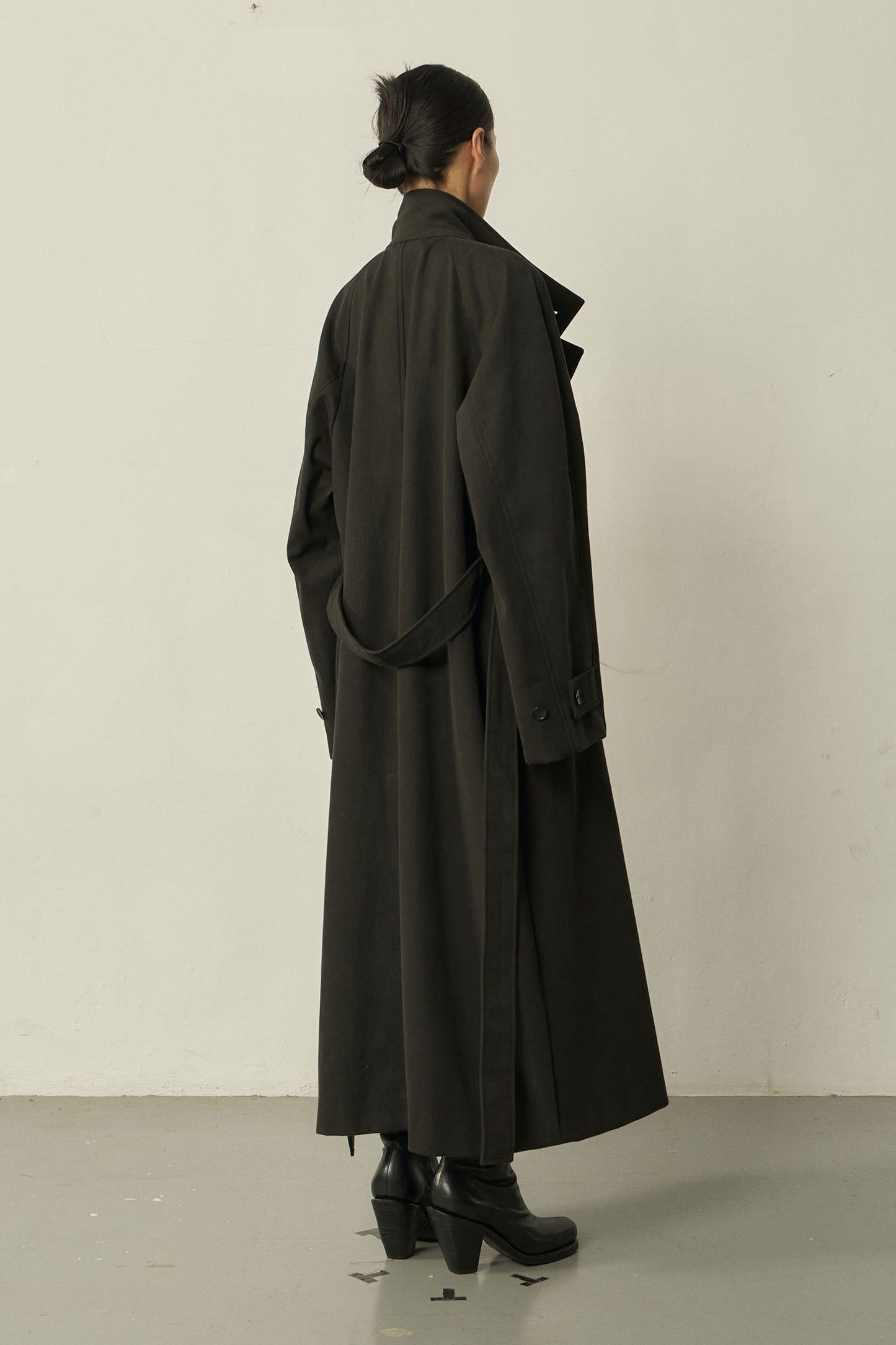 BLACK COTTON HIGH-NECK COAT