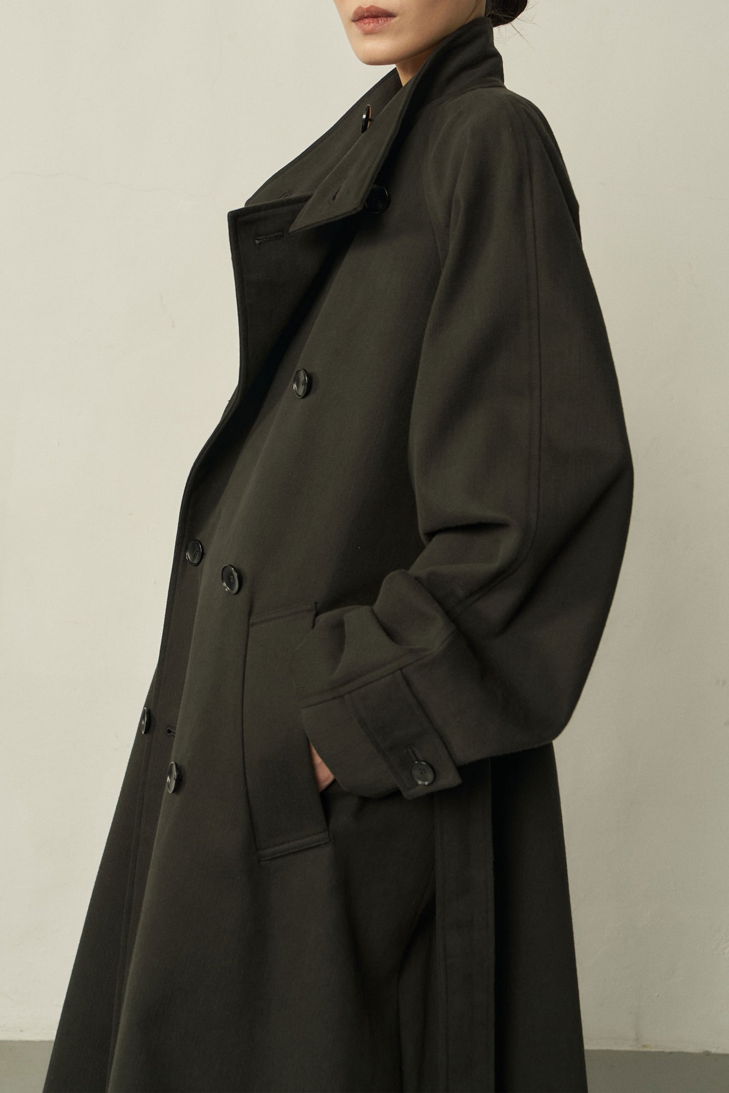 BLACK COTTON HIGH-NECK COAT
