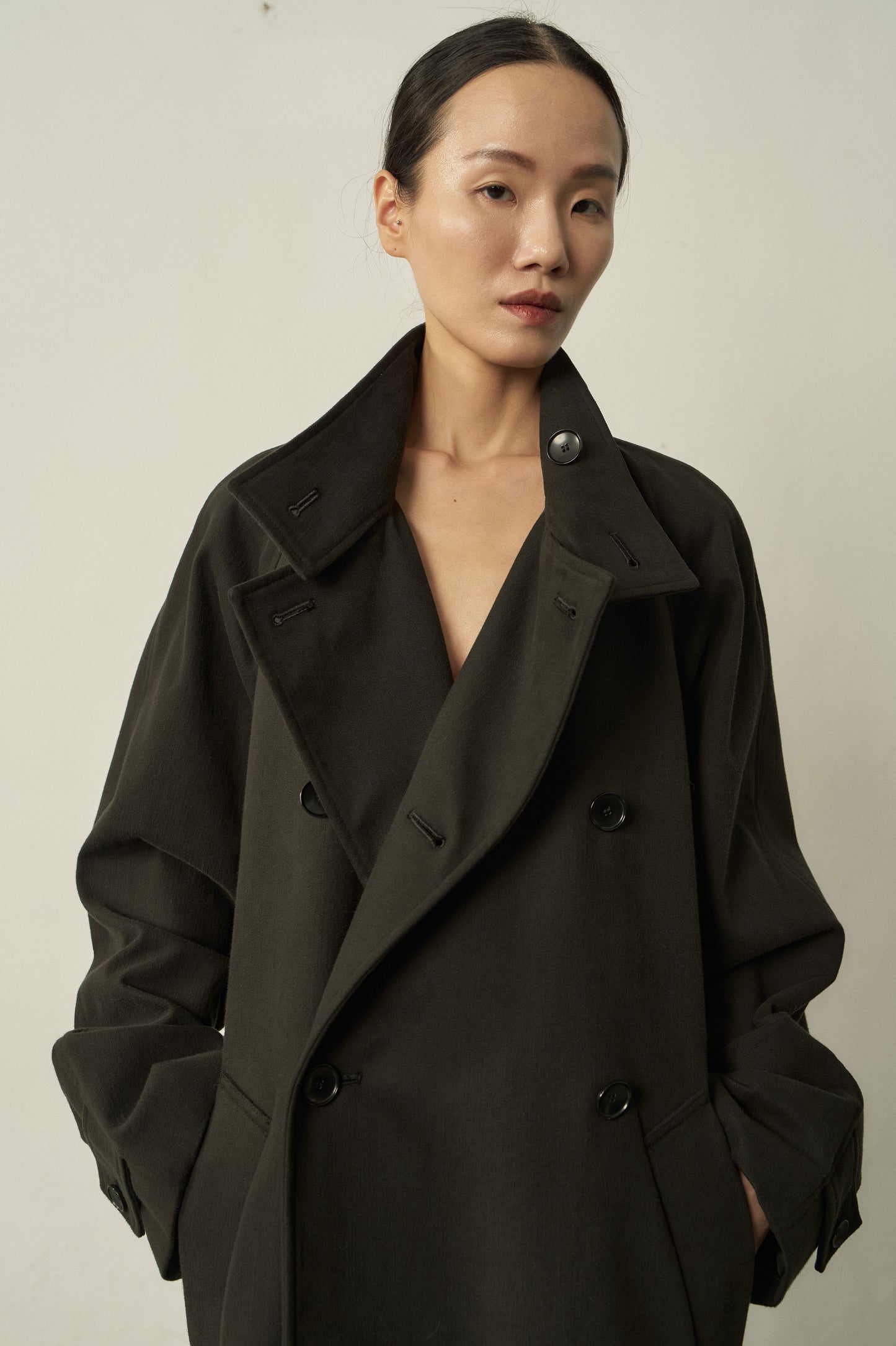 BLACK COTTON HIGH-NECK COAT