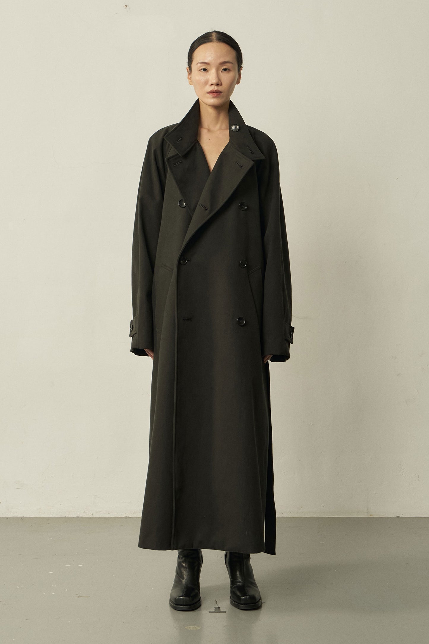BLACK COTTON HIGH-NECK COAT