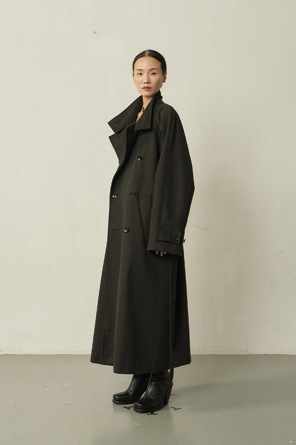 BLACK COTTON HIGH-NECK COAT