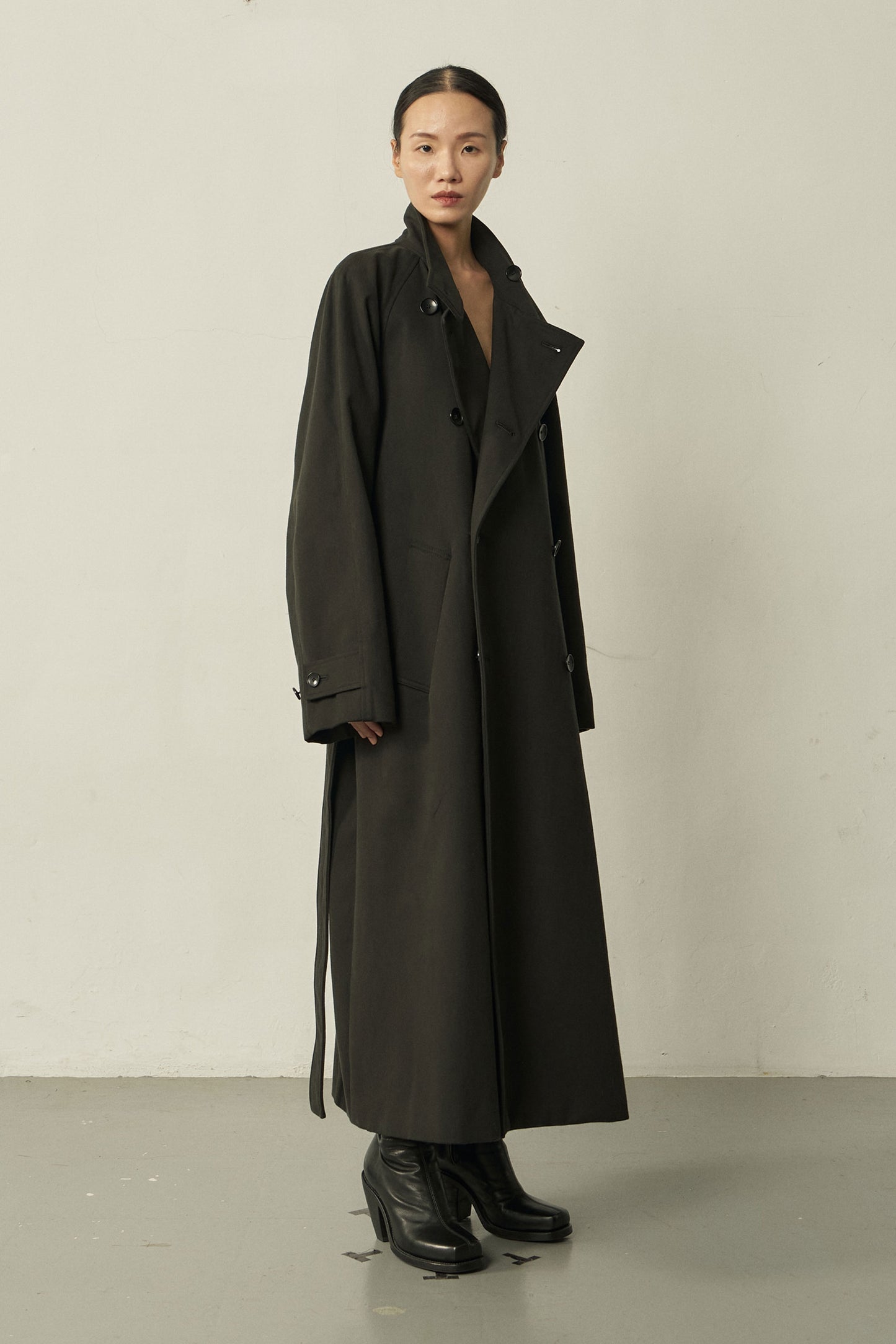 BLACK COTTON HIGH-NECK COAT
