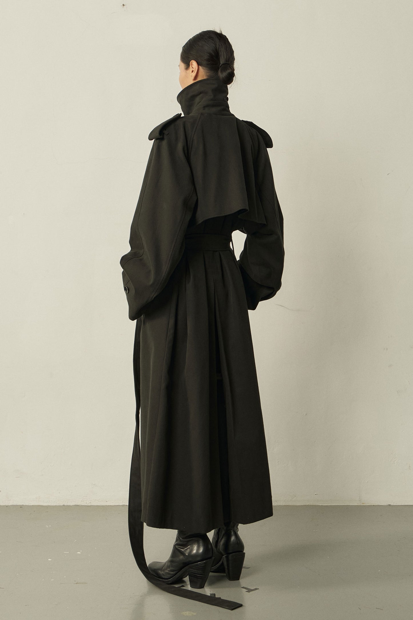 BLACK COTTON DOUBLE-BREASTED RAGLAN TRENCH COAT