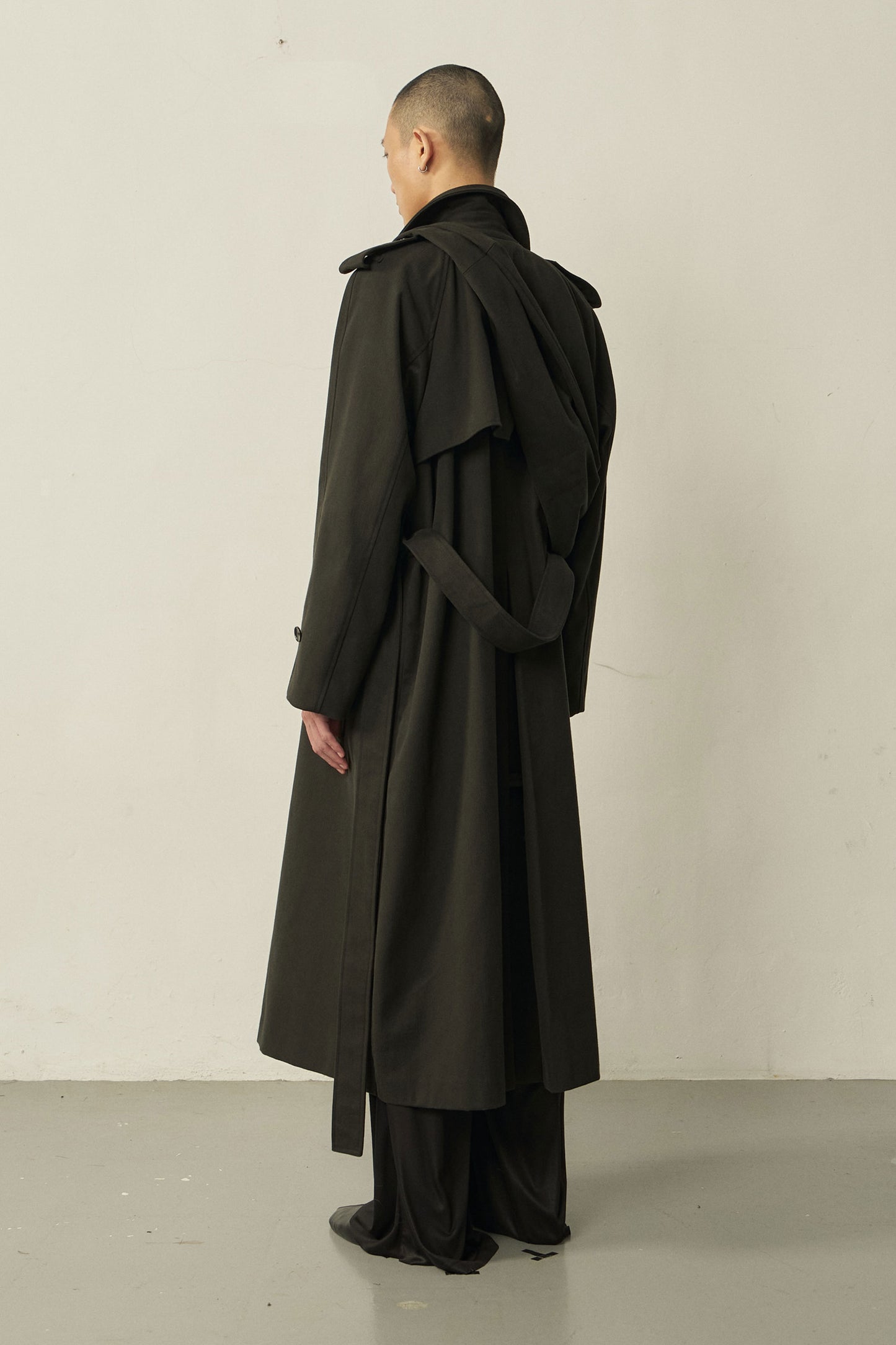BLACK COTTON DOUBLE-BREASTED RAGLAN TRENCH COAT