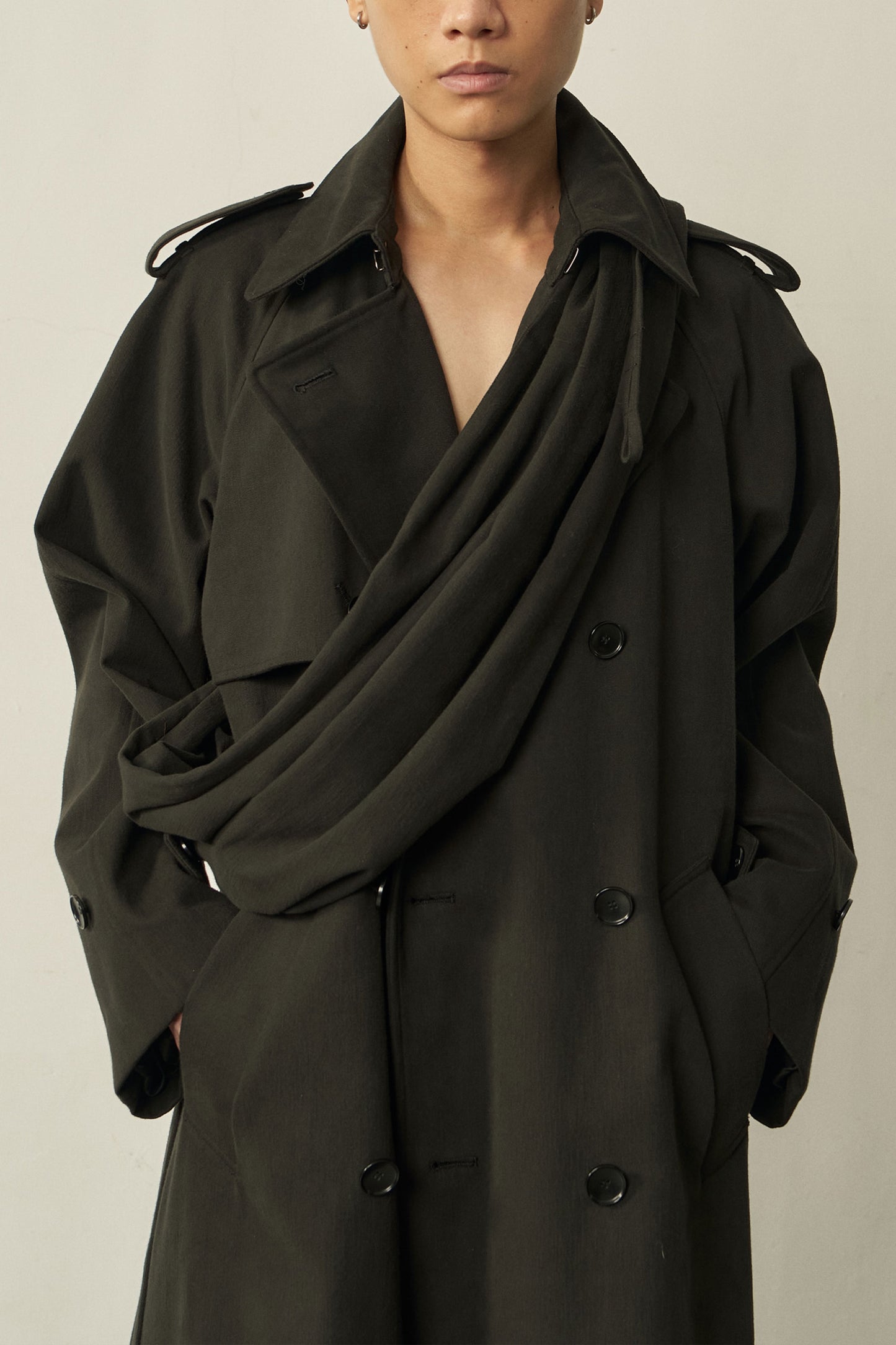 BLACK COTTON DOUBLE-BREASTED RAGLAN TRENCH COAT