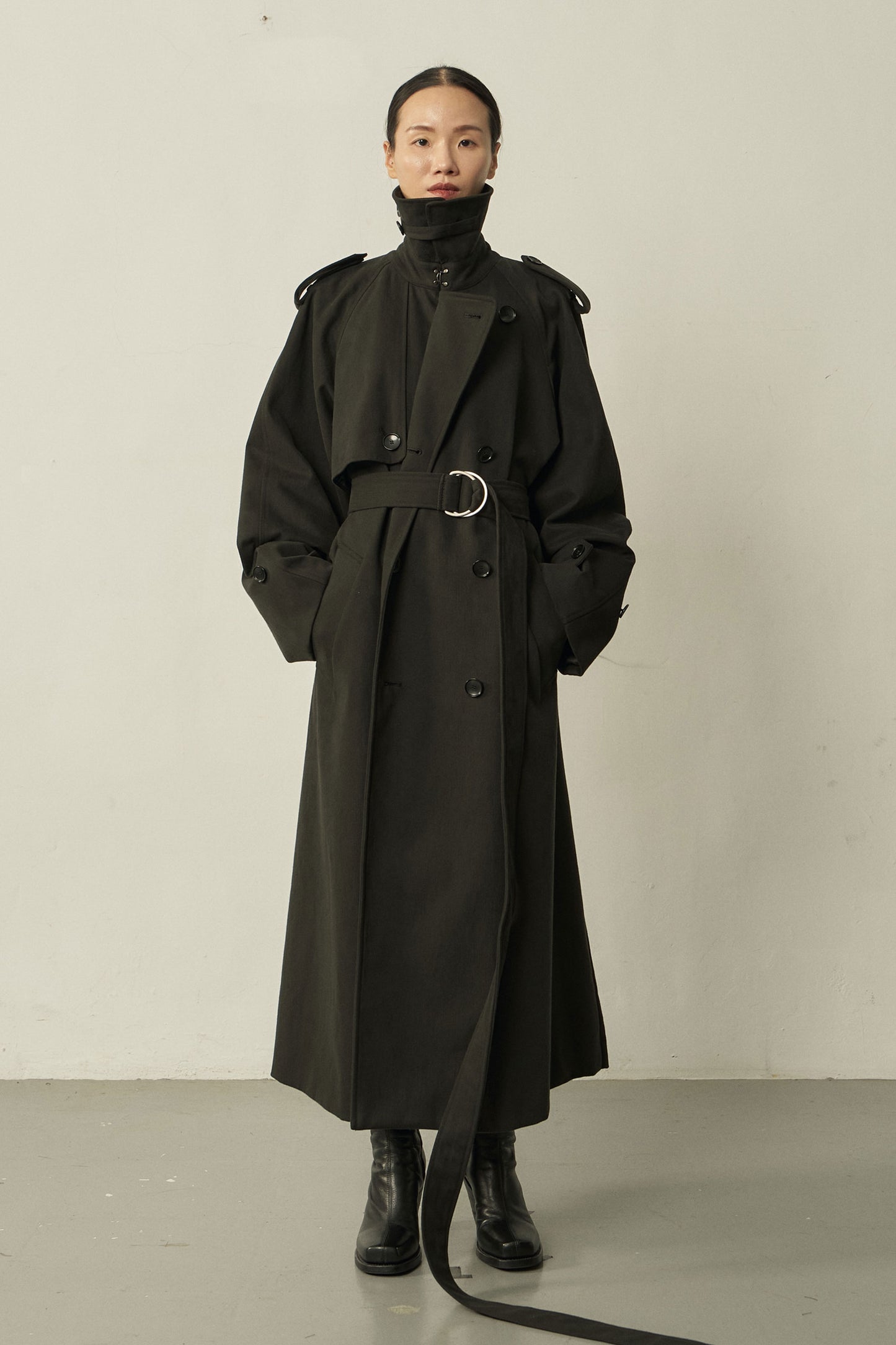 BLACK COTTON DOUBLE-BREASTED RAGLAN TRENCH COAT