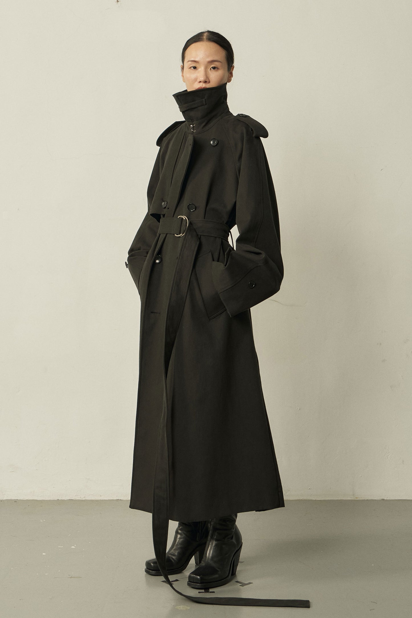 BLACK COTTON DOUBLE-BREASTED RAGLAN TRENCH COAT
