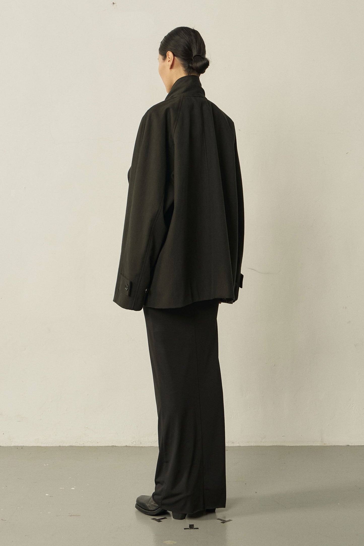 BLACK COTTON HIGH-NECK SHORT COAT