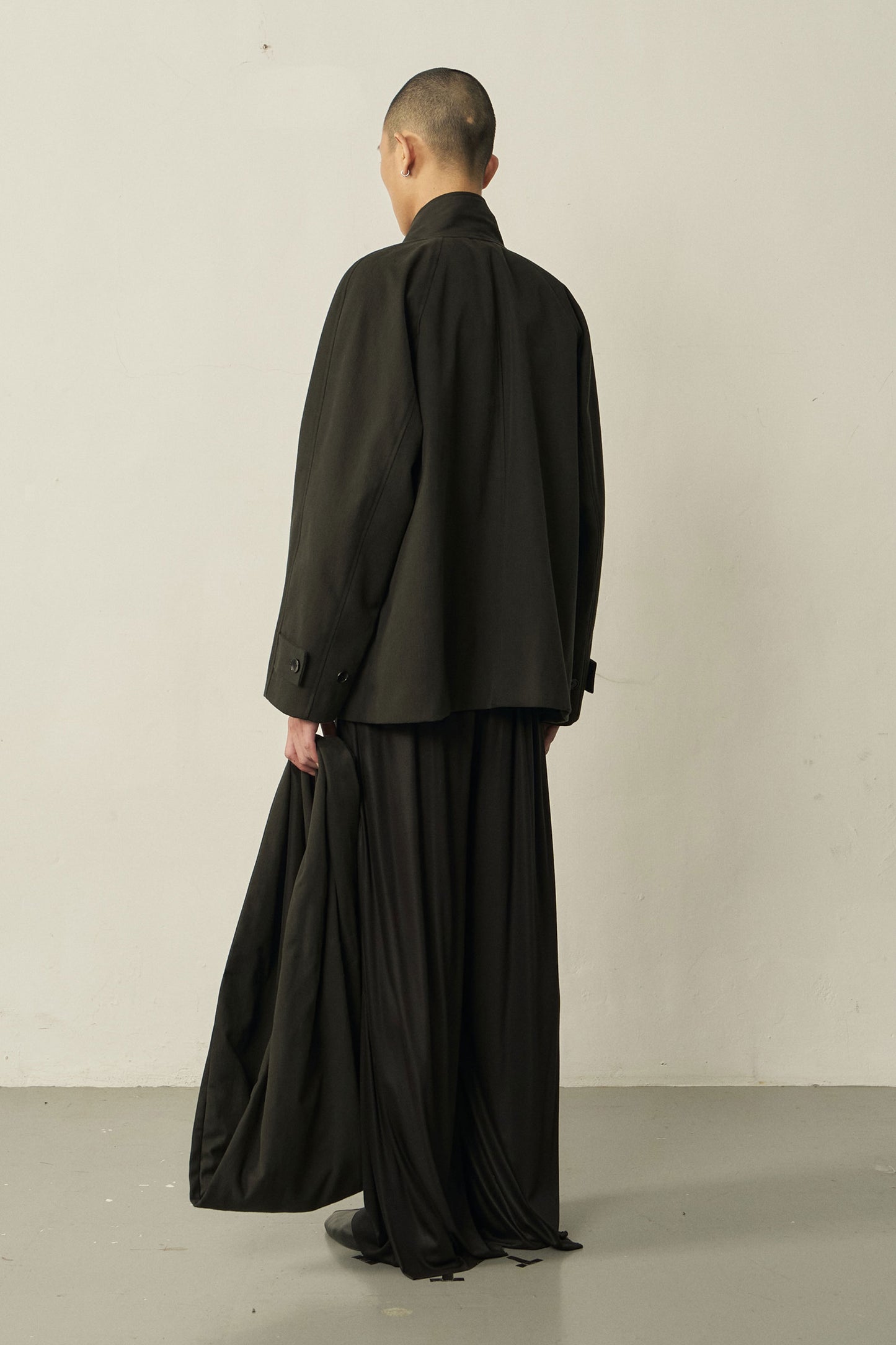 BLACK COTTON HIGH-NECK SHORT COAT