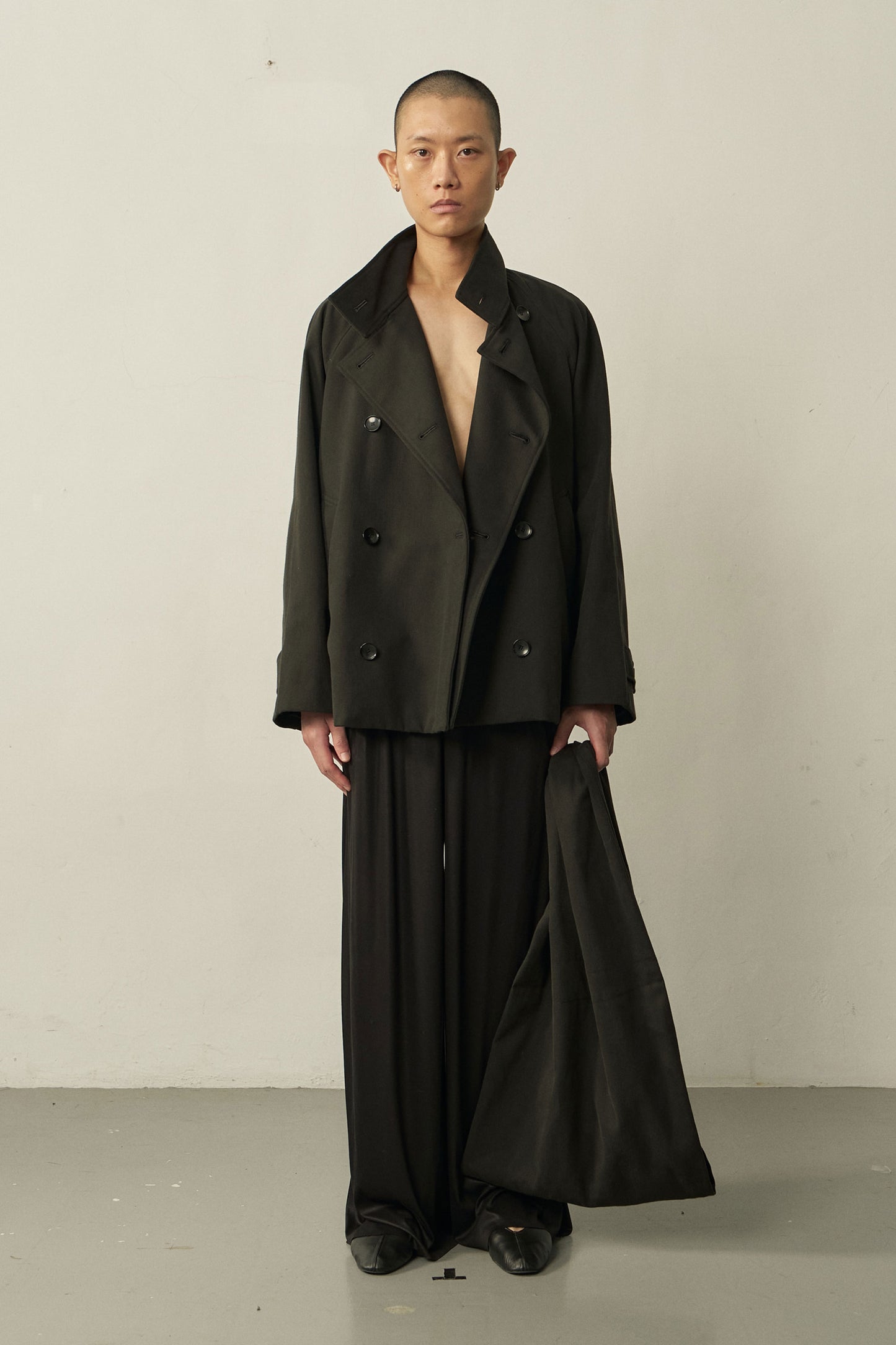 BLACK COTTON HIGH-NECK SHORT COAT